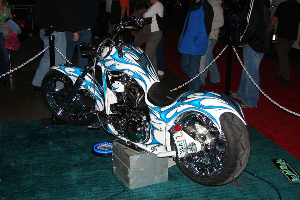 32-lucky-cycles-diva-custom-sportster.jpg