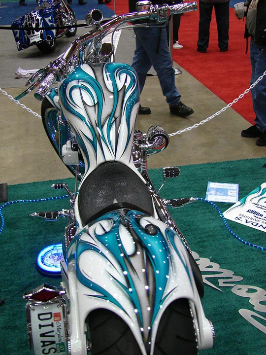 35-lucky-cycles-diva-custom-sportster.jpg