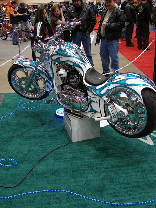 36-lucky-cycles-diva-custom-sportster.jpg