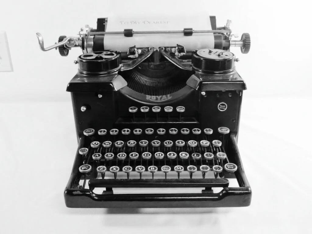 vintage-typewriter.jpg