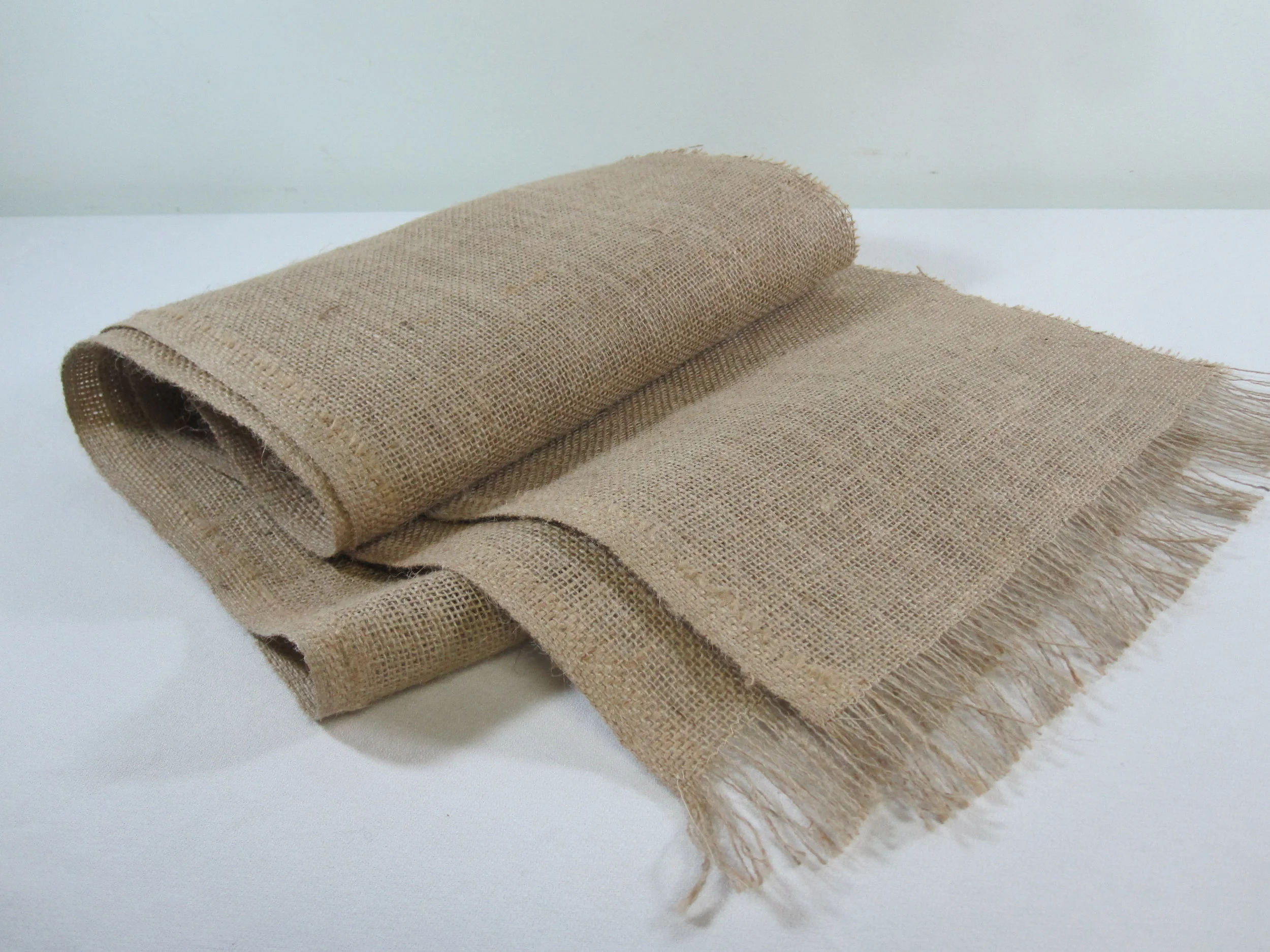 burlap-table-runners.jpg