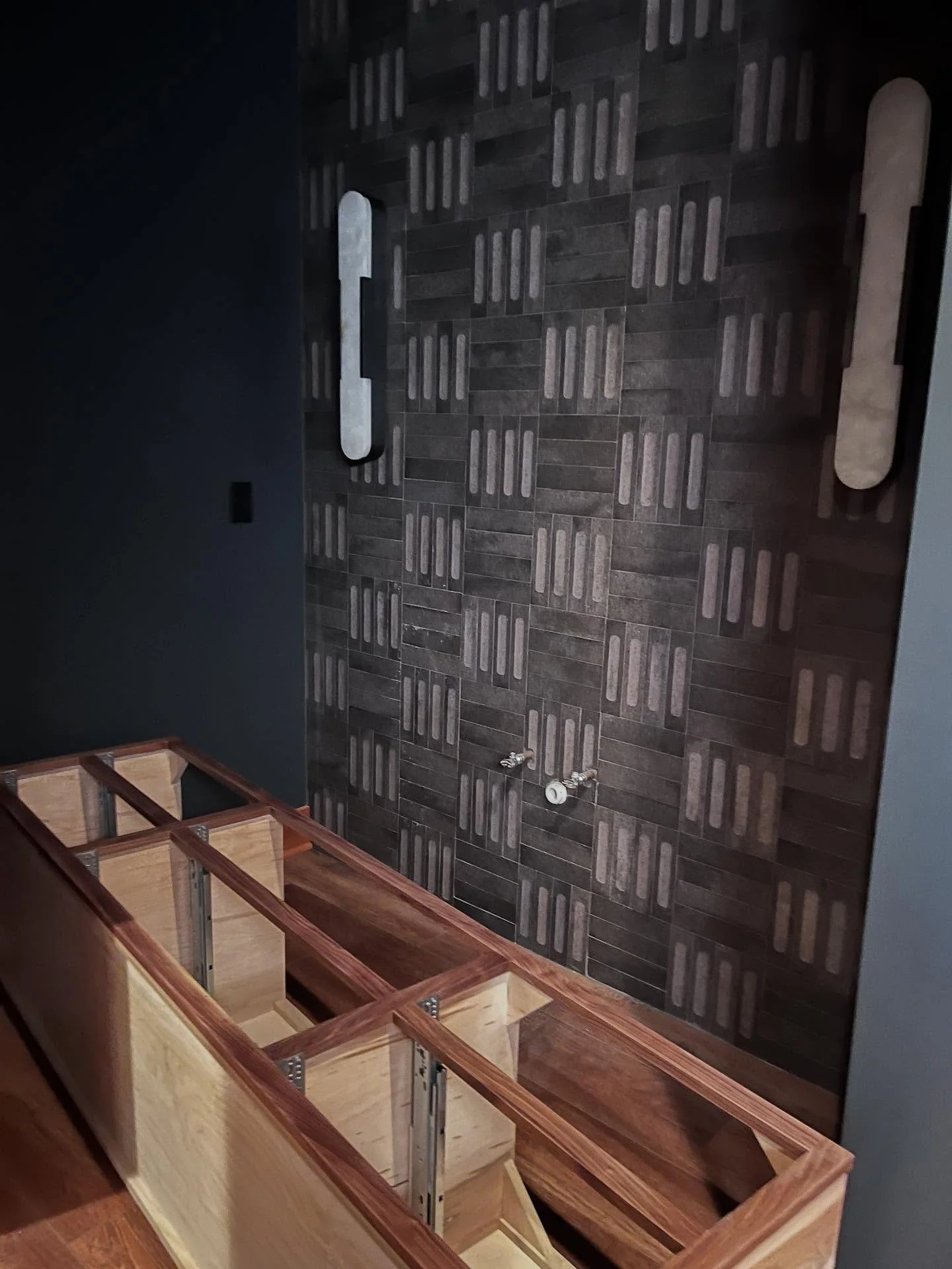What a fun day at our Grandview Lake project&hellip;installation of the kitchen hood, bath vanities, theater room wall panels and primary bath slabs made it one busy job site! We were tasked with transforming this house into a rustic modern/ glam oas