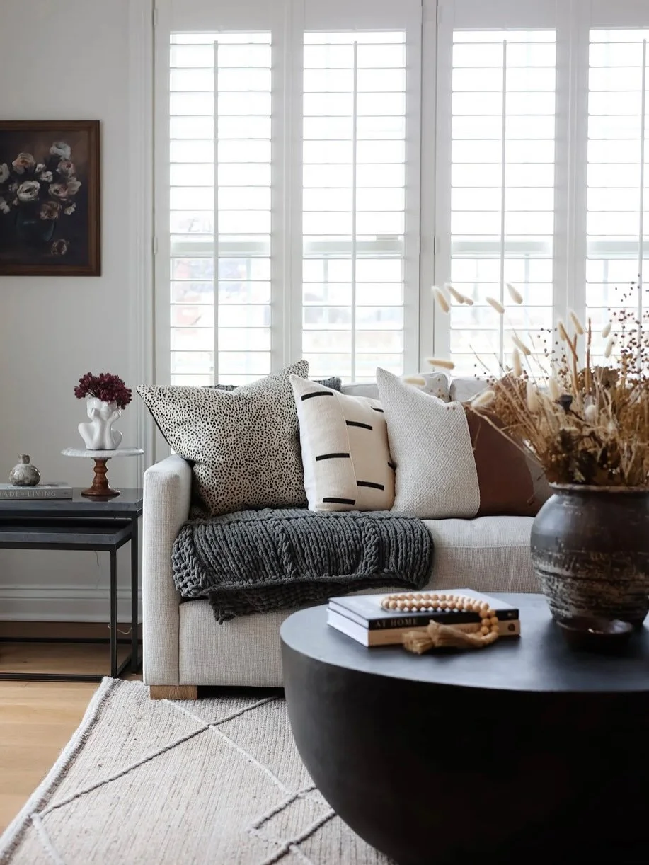 A fall inspired color palette is my favorite palette, regardless of the season. Nothing beats warm autumnal hues paired with plaids, stripes and lots of texture. 

📸 
1 &amp; 3 - @caosulli 
2 - @theaddisongroupllc 

#neutrals #falldecor #interiors #