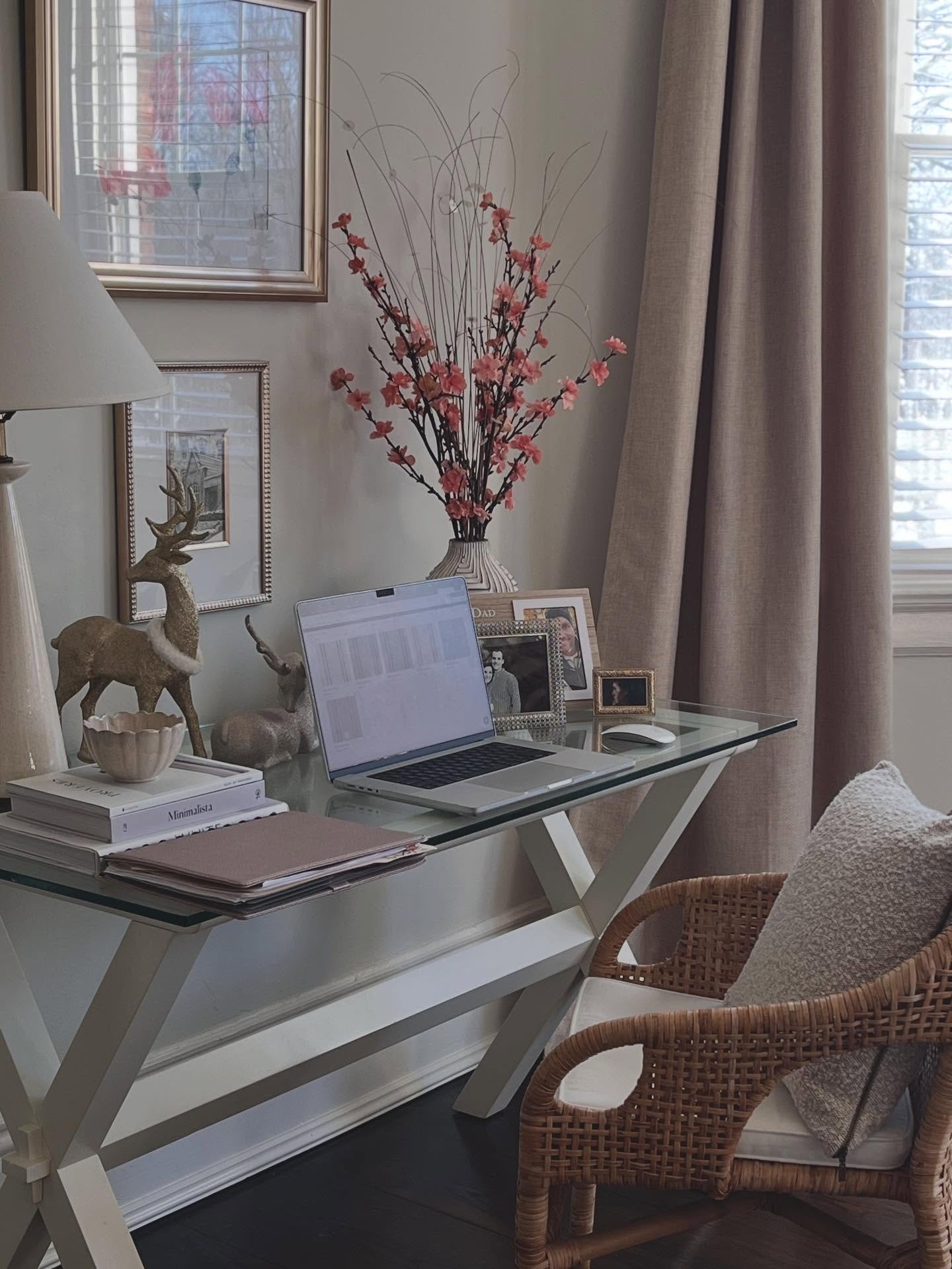 It&rsquo;s a work from home kind of day. ❄️