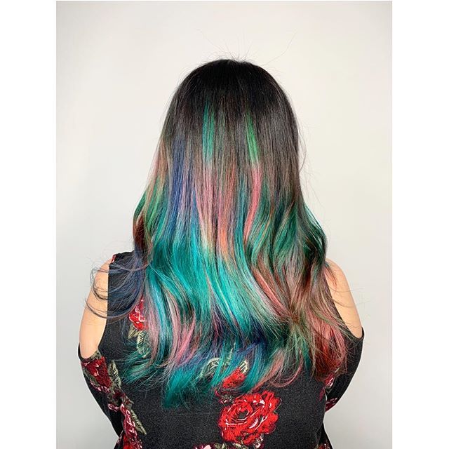 COLOUR VIBES // living these beautiful vivid tones done by @sarah_cameron
For bookings & consultations:
CALL: 780-989-0204
TEXT: 587-988-8958
.
.
.
.
#YEGStylist #YEGHair #YEGSalon #BehindTheChair #BehindTheChairPics #BTC #BTCPics #Yeagers #YEGSalon #KevinMurphy #Davines #RAndCo #WhyteAvenueSalon #ModernSalon #BarberShop #Selfie #HealthyHair #InstaHair #HairDo #Haircut #ColorExpert #Brunette #Blonde #LongHair #HairCare #SalonSelfie #HairSalon #Hairstylist #Balayage #Hairstyle