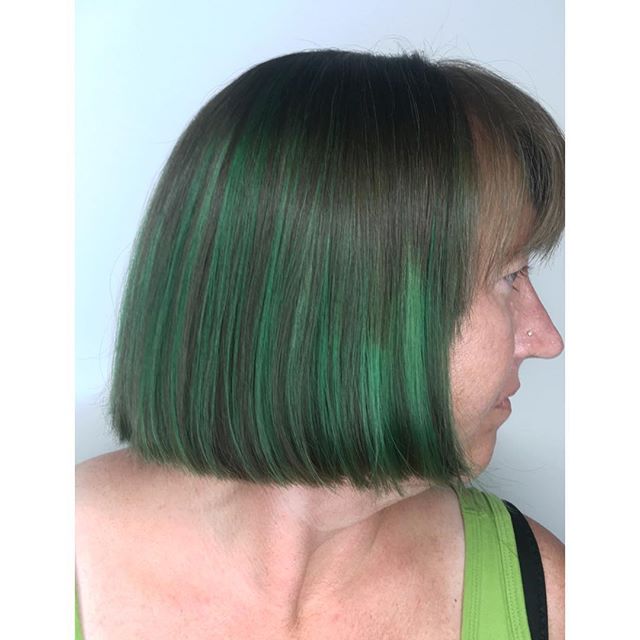 YOU’RE A FAB ONE, MS. GRINCH // The Christmas season is our busiest season! Don’t be green with envy because you waited too long to book your appointment. Call or text now while appointments are available! (BEAUTIFUL Cut & Colour by the amazingly talented @bleachedbluntnbouncy )
For bookings & consultations:
CALL: 780-989-0204
TEXT: 587-988-8958
.
.
.
.
#YEG #YEGMade #YEGLocal #YEGHair #YEGHairstylist #YEGStylist #YEGSalon #Edmonton #Hair #Hairstylist #HairInspo #Balayage #BehindTheChair #Olaplex #Blonde #HairGoals #Hairbrained_Official #ModernSalon #BTC #Davines #ShadesEQ #LorealINOA #BeautyBlogger #HairColour