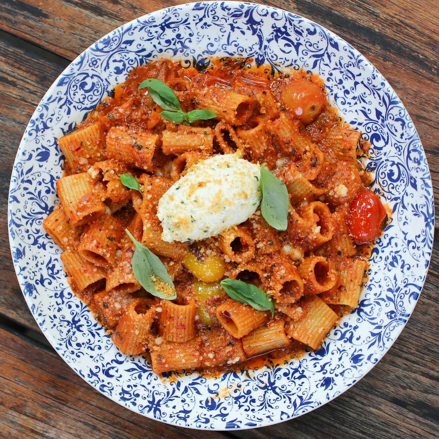 Pre-Race Pasta, Post-Race Party 👟🍾
Fuel up with carb-loading pastas before the #ChicagoMarathon and celebrate your finish with a complimentary glass of bubbles for all runners.