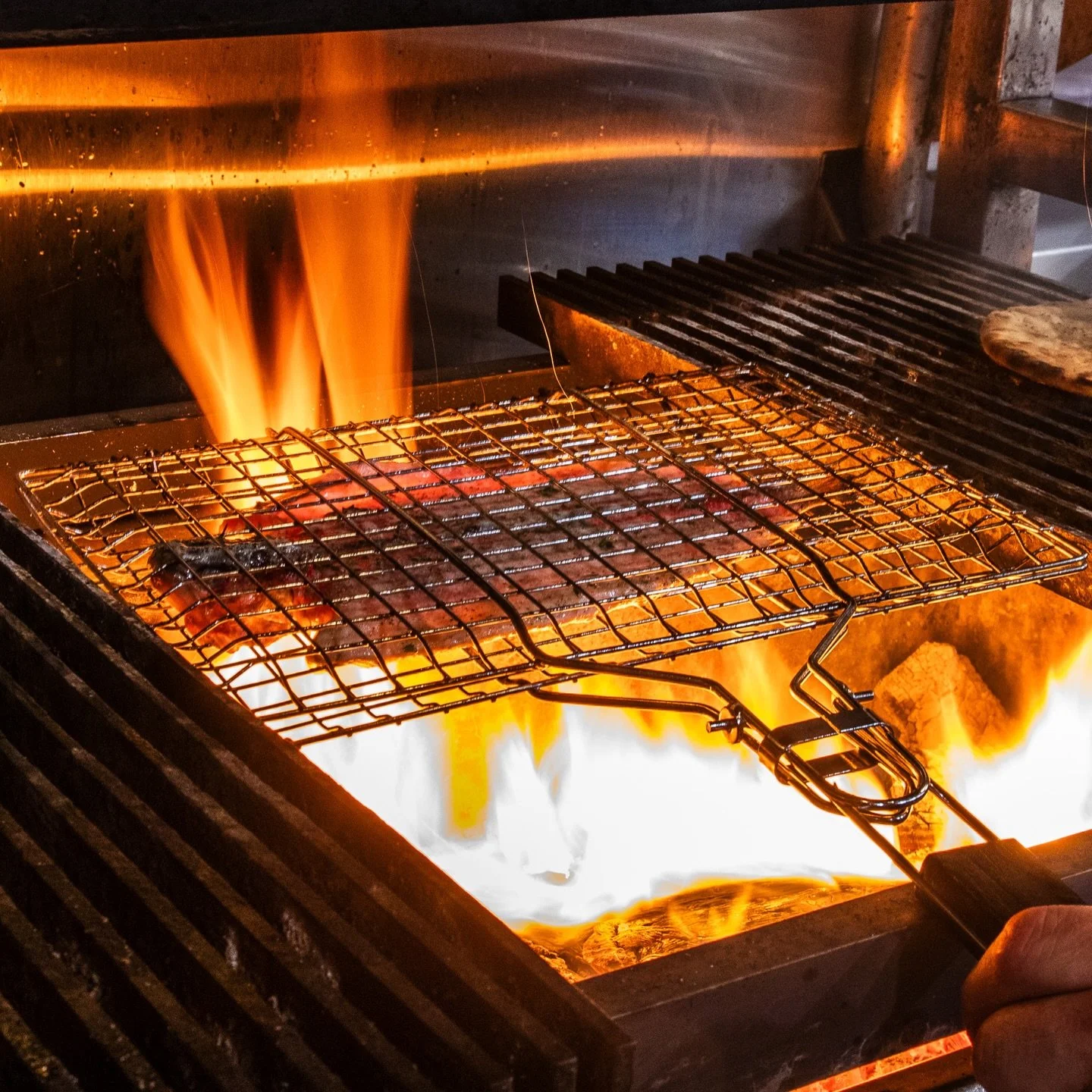 From fire to plate. 🔥
Wood-fired trout, mint-orange chimichurri, fregola salad. #chicagorestaurantweek