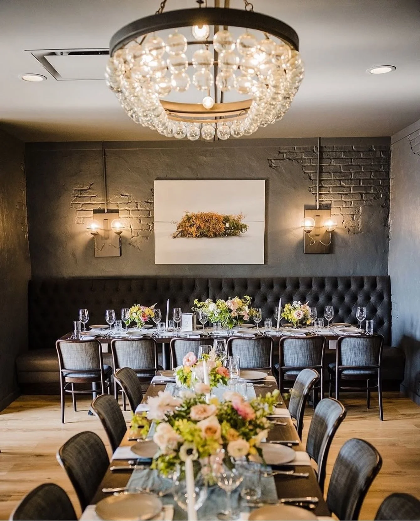 Wedding season starts here. 💍
Longer nights, full tables, and celebrations that carry on. #WeddingWednesday #springcelebrations #chicagoweddings