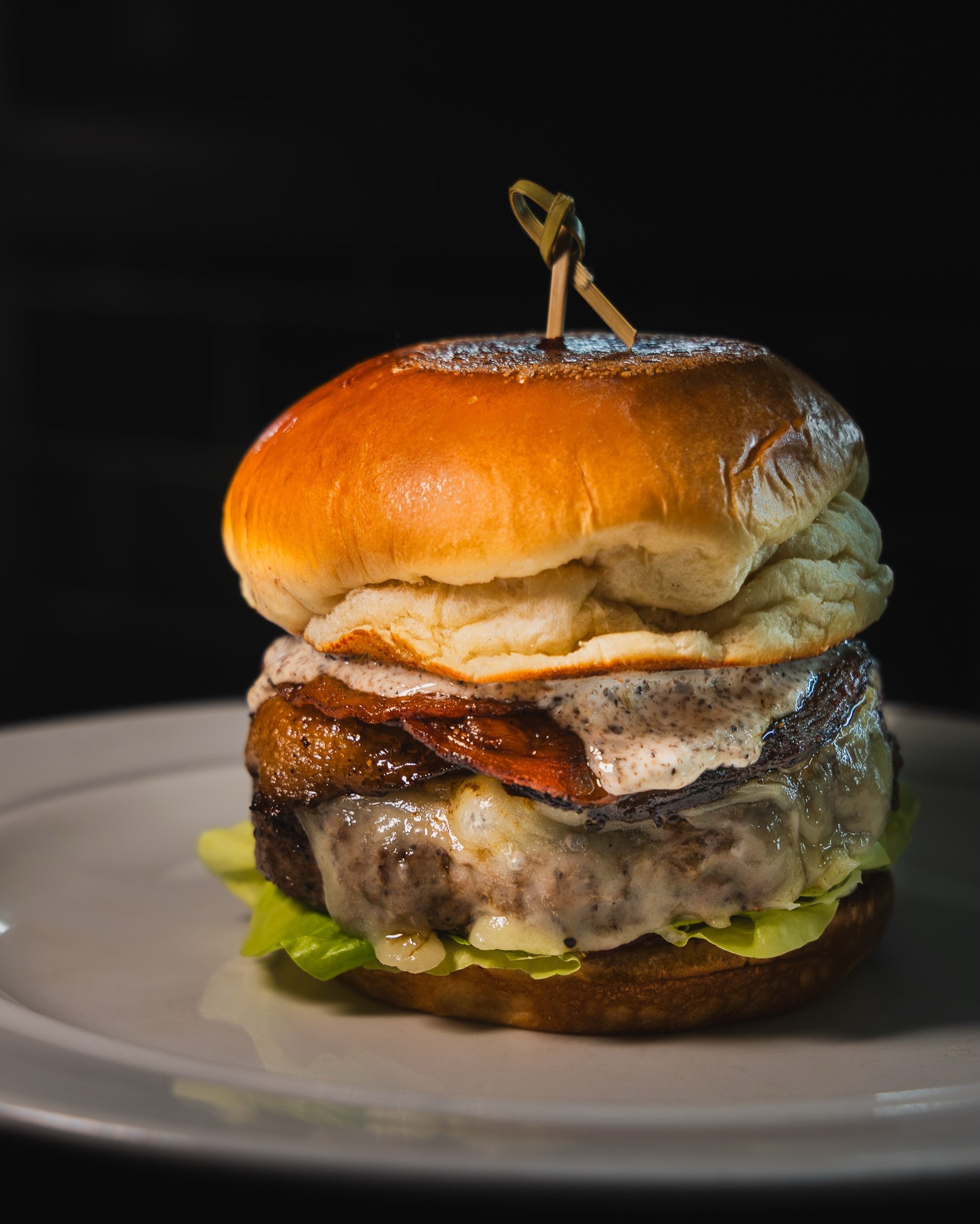 A full slate of football, White Sox playoff baseball, and our @chicago_gourmet award-winning Burger. Join us for a proper Saturday. 🍔