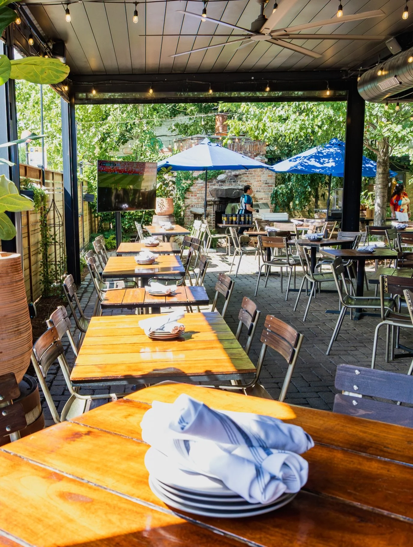 Sunny skies, patio weather, and a full Sunday of football. ☀️🏈

Catch the Bears and all the NFL action with us today. Walk-ins and large groups welcome.