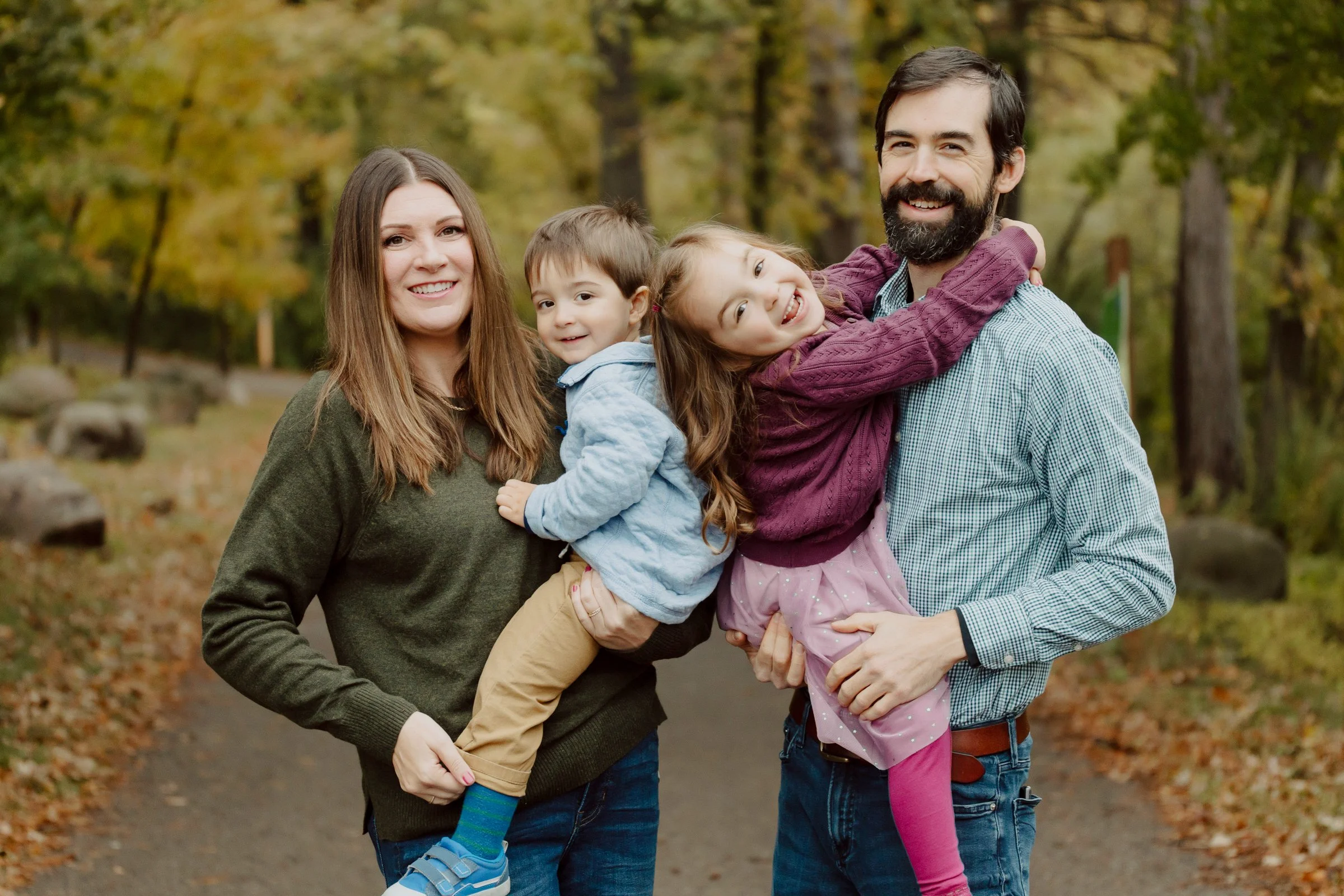 easy candid family photos minneapolis