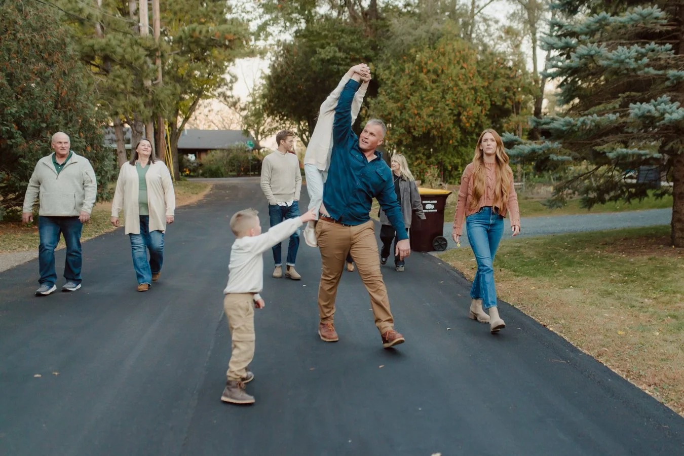candid extended family photos in minnesota