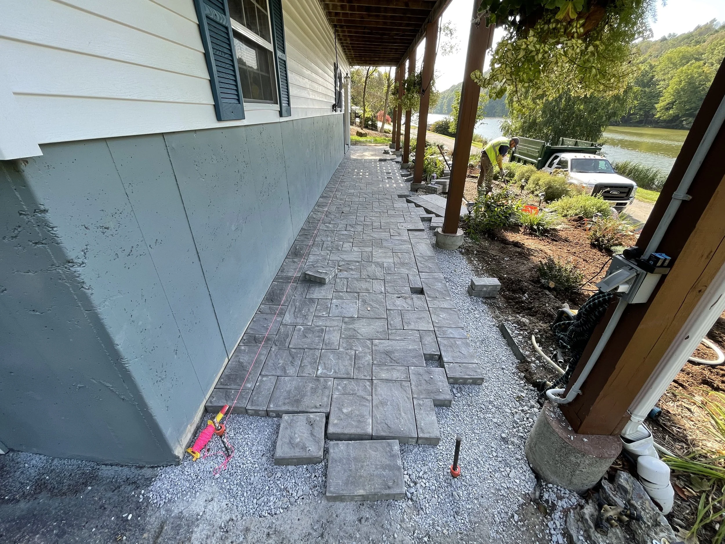 Patios-Walkways-RENOVATION-CONCRETE_PAVER-Front_Yard-Bracket_2-1-4.jpg