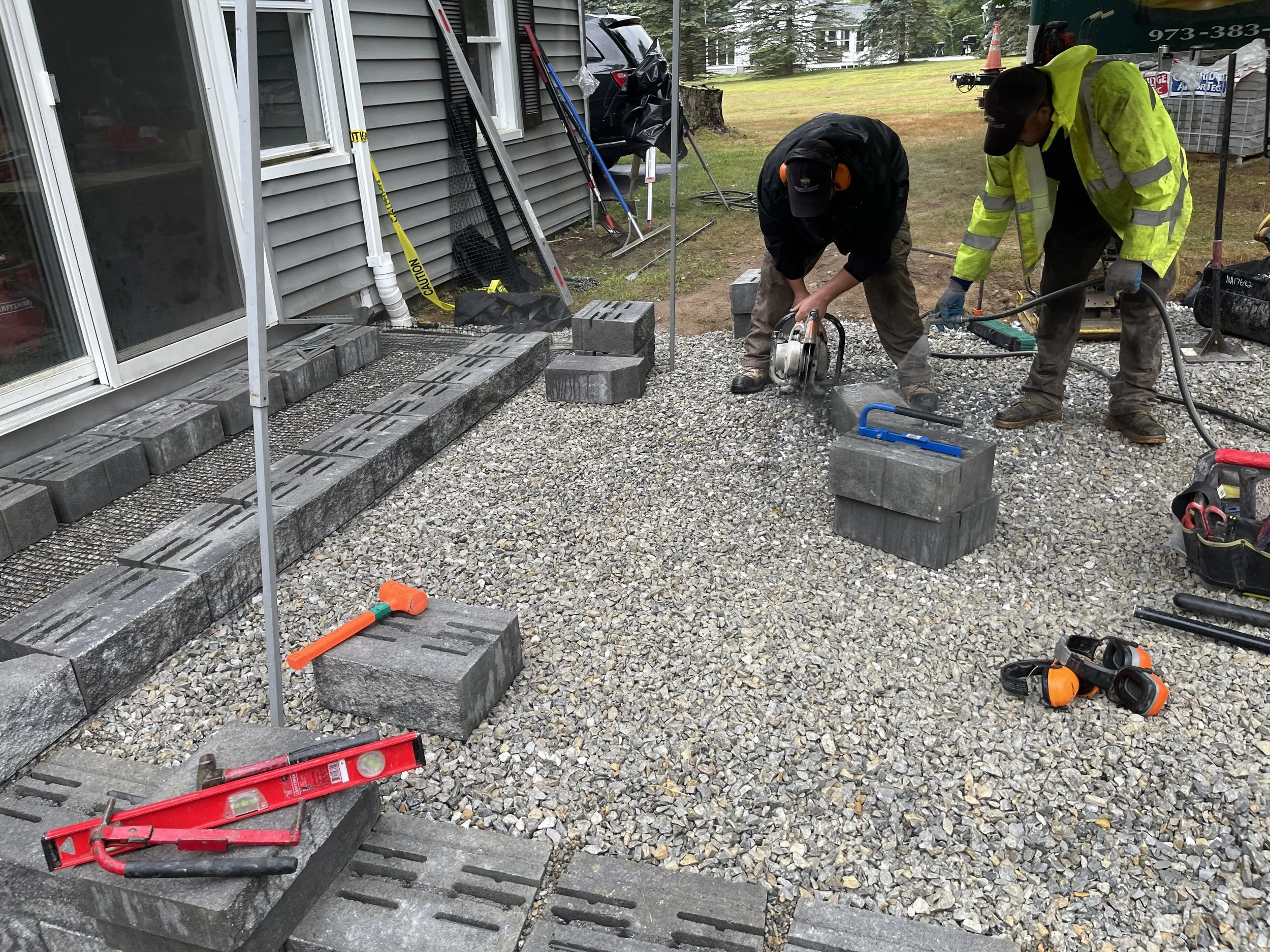 Patios-Walkways-RENOVATION-CONCRETE PAVER-Backyard-Bracket 3-1-5.jpg