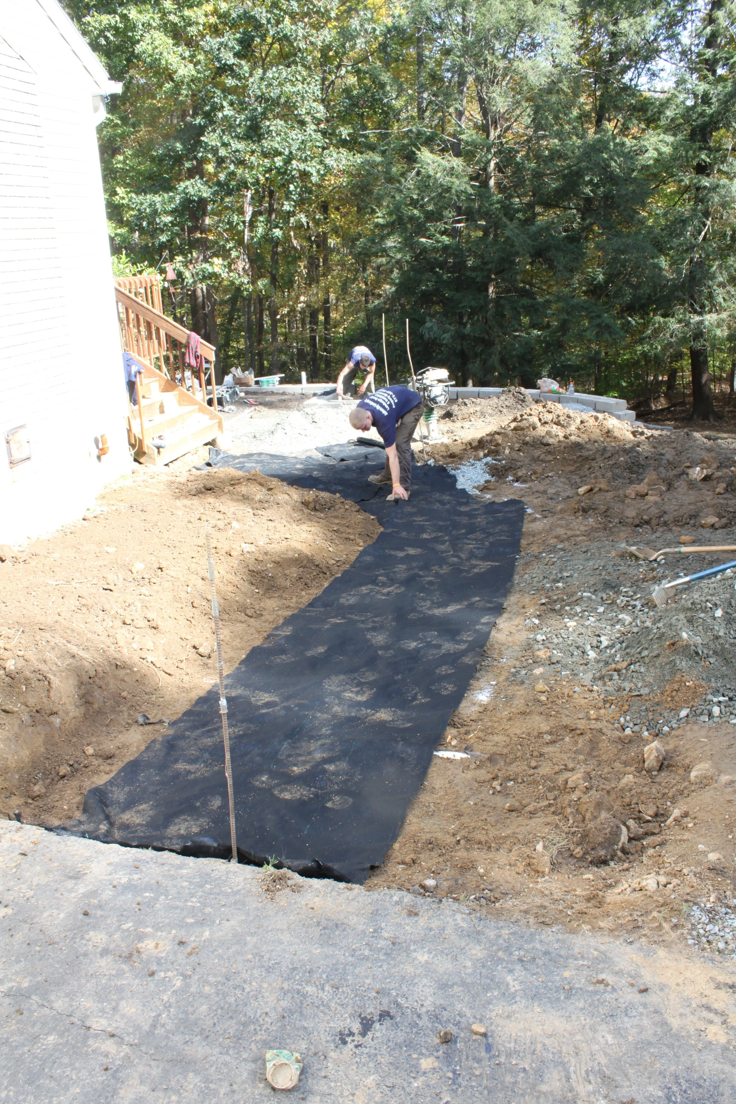 Patios-Walkways-RENOVATION-CONCRETE PAVER-Backyard-Bracket 3-5-5.JPG