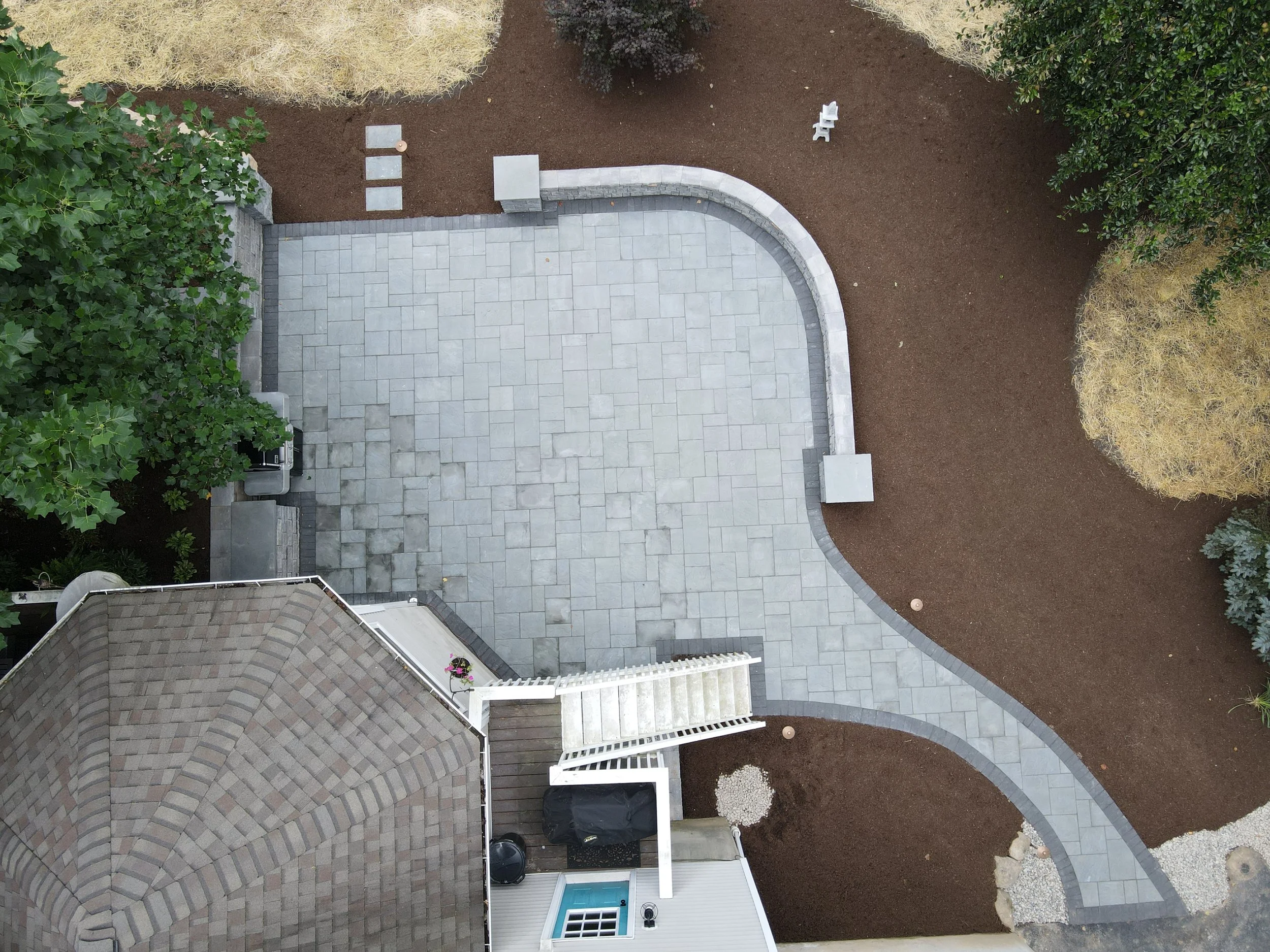 Patios-Walkways-RENOVATION-CONCRETE PAVER-Backyard-Bracket 4-1-10.jpg