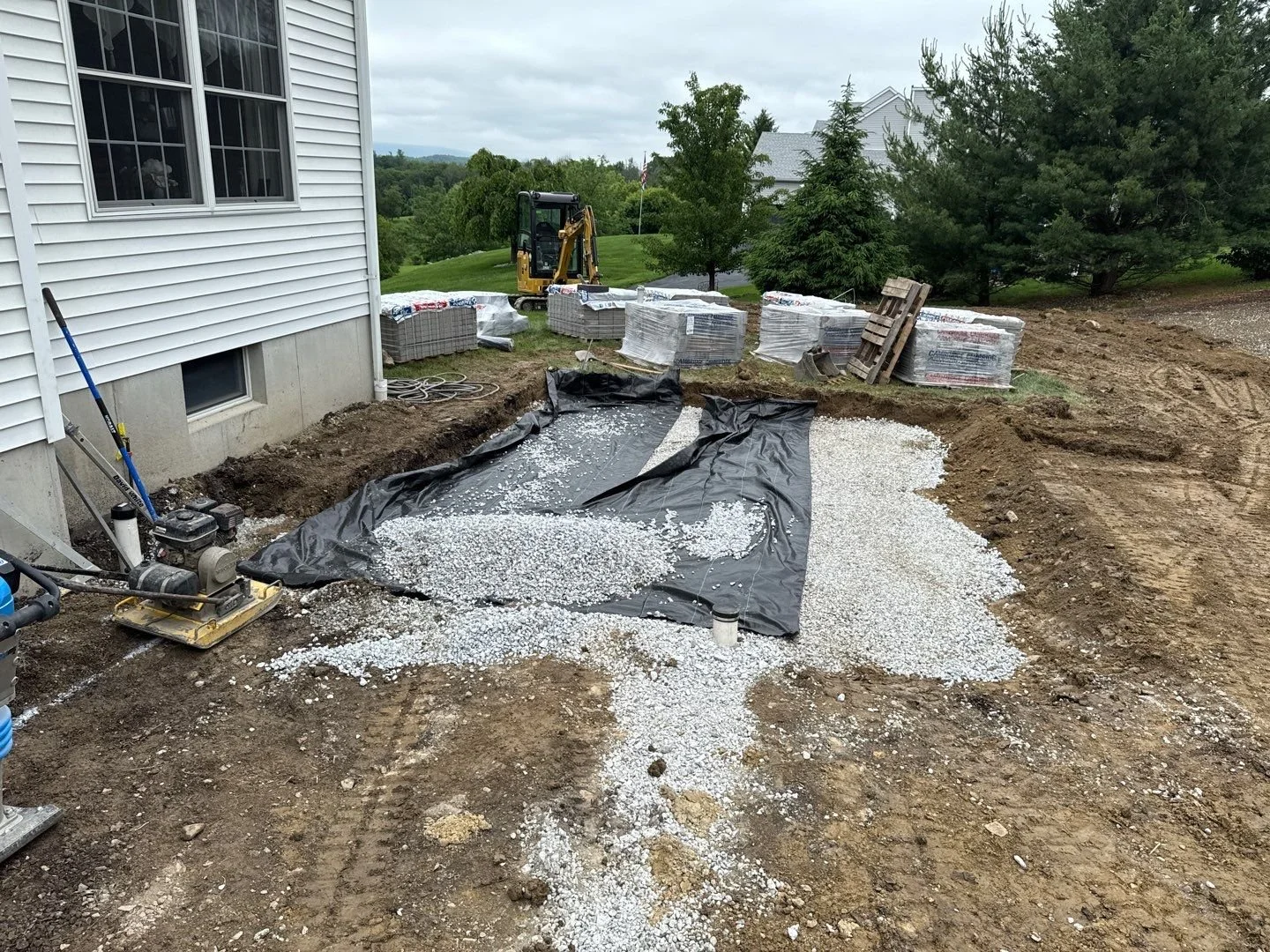 Patios-Walkways-RENOVATION-CONCRETE PAVER-Backyard-Bracket 4-2-9.jpg