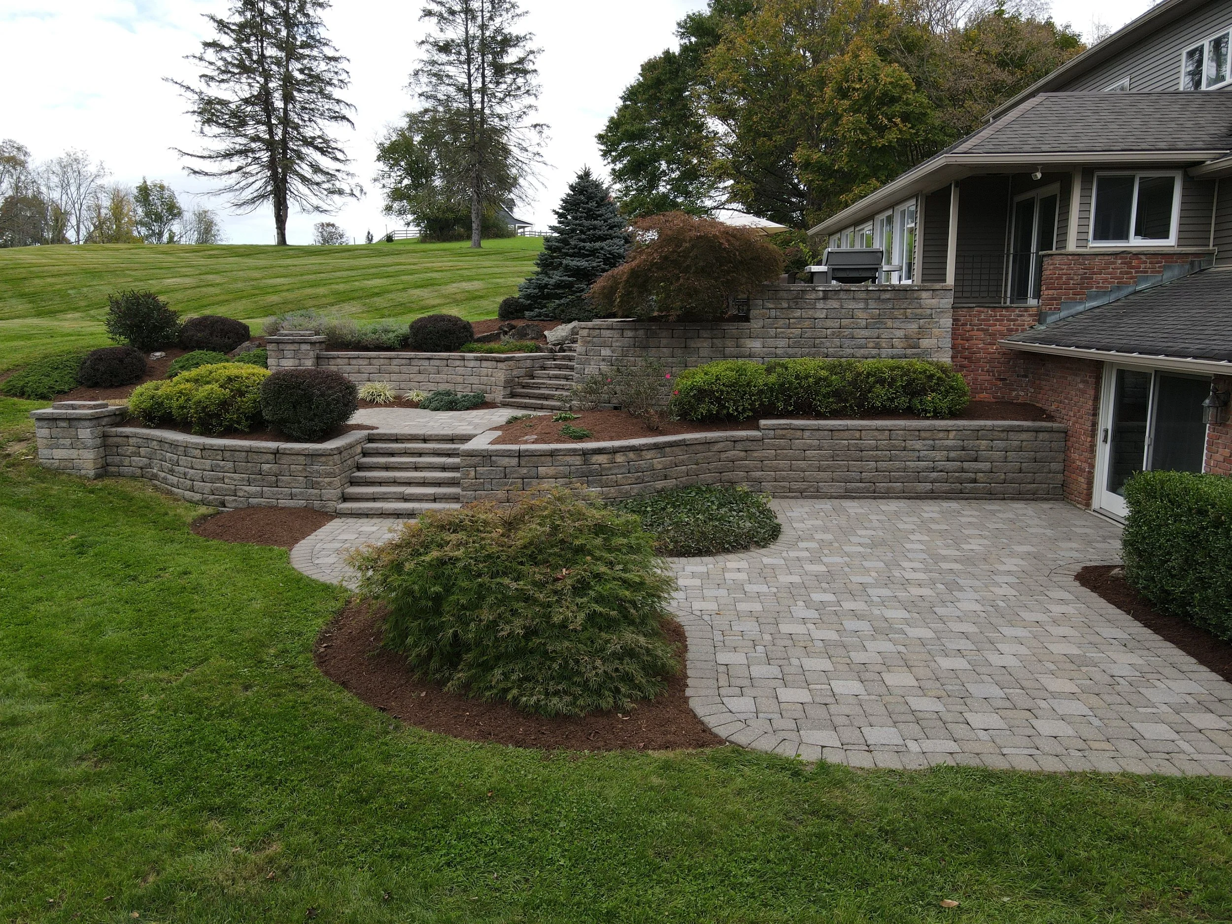 Patios-Walkways-RENOVATION-CONCRETE PAVER-Backyard-Bracket 4-3-5.jpg