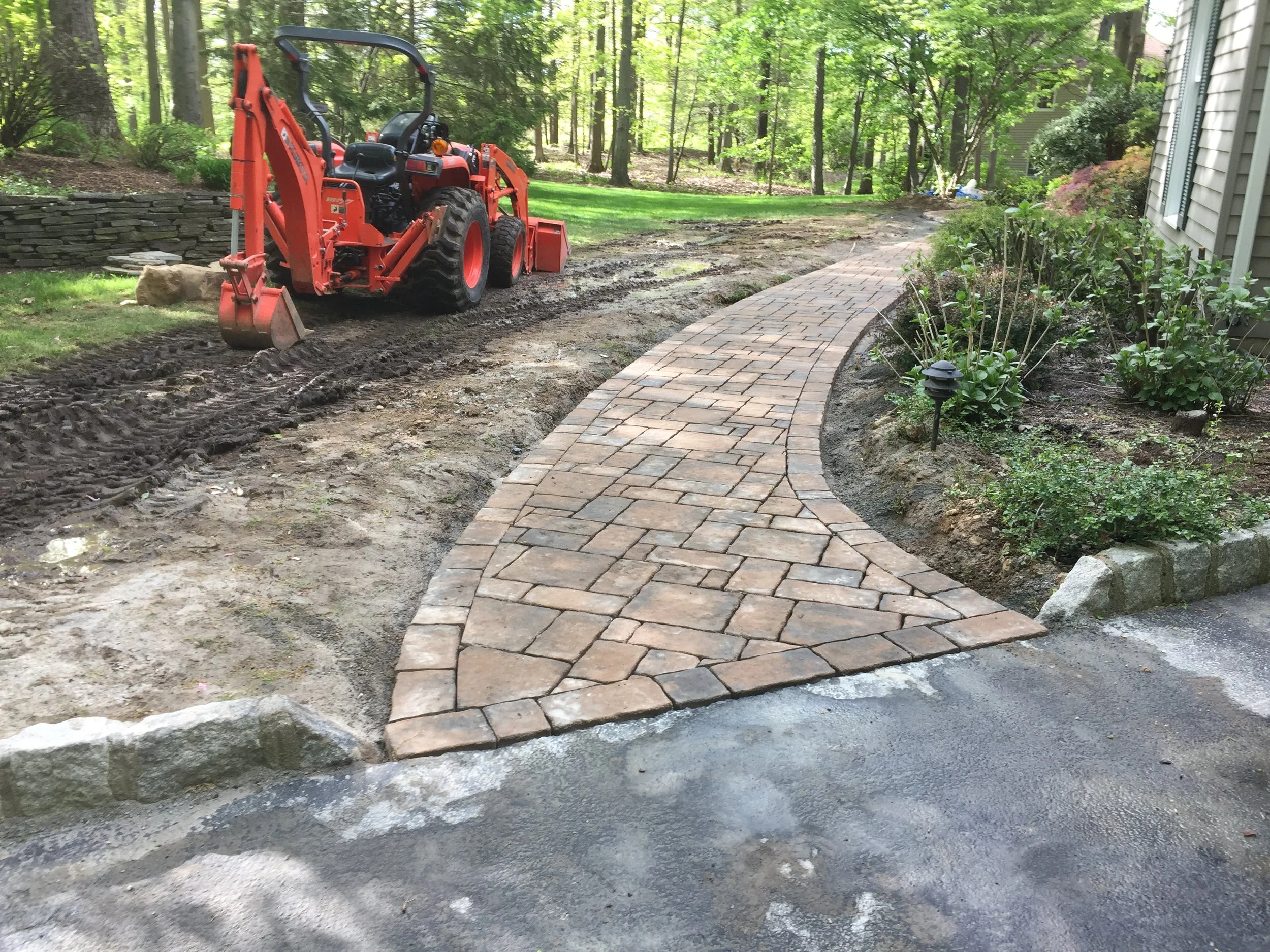Patios-Walkways-RENOVATION-CONCRETE PAVER-Front Yard-Bracket 3-6-6.jpg