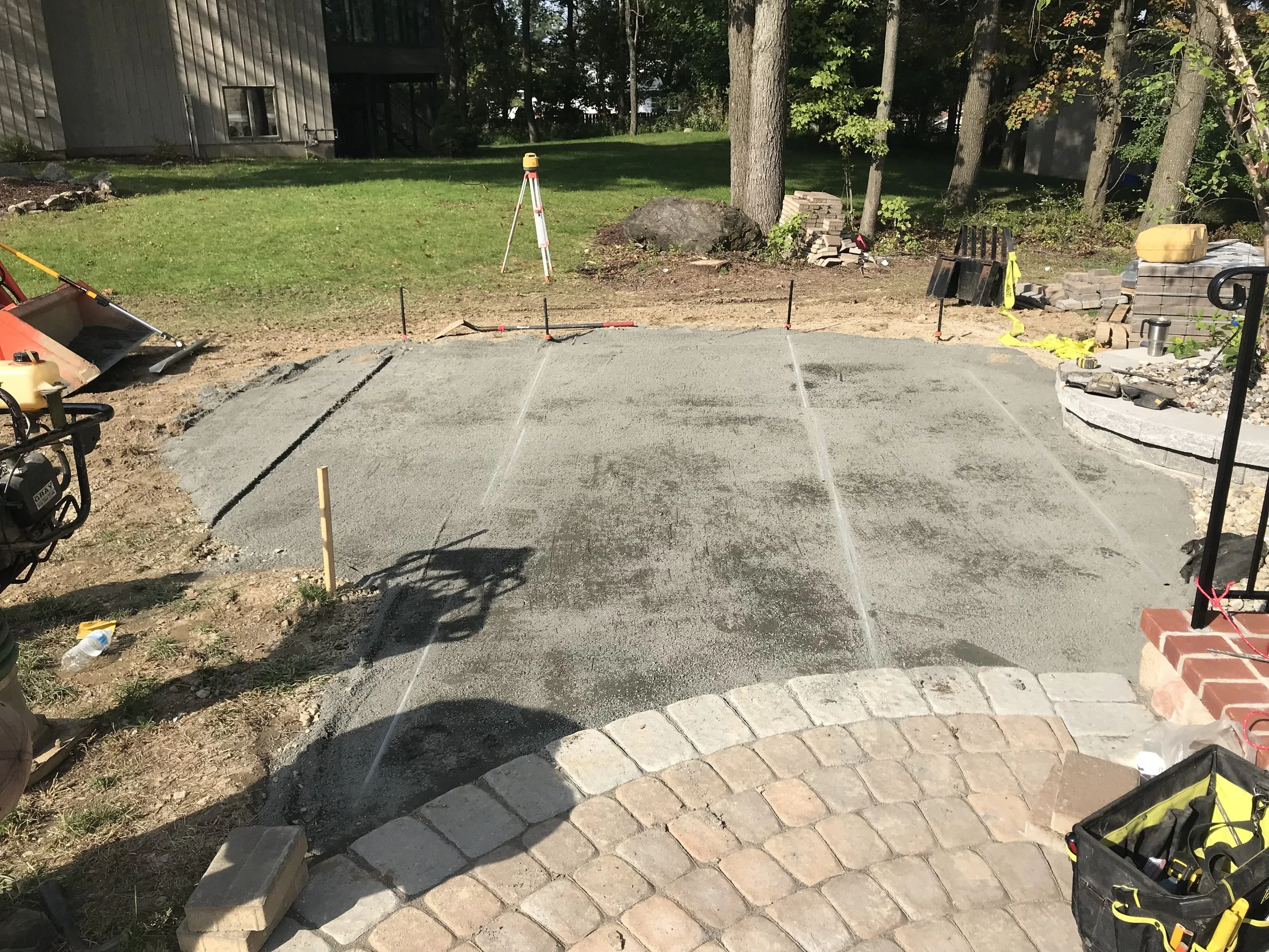 Patios-Walkways-RENOVATION-CONCRETE PAVER-Front Yard-Bracket 3-8-5.jpg