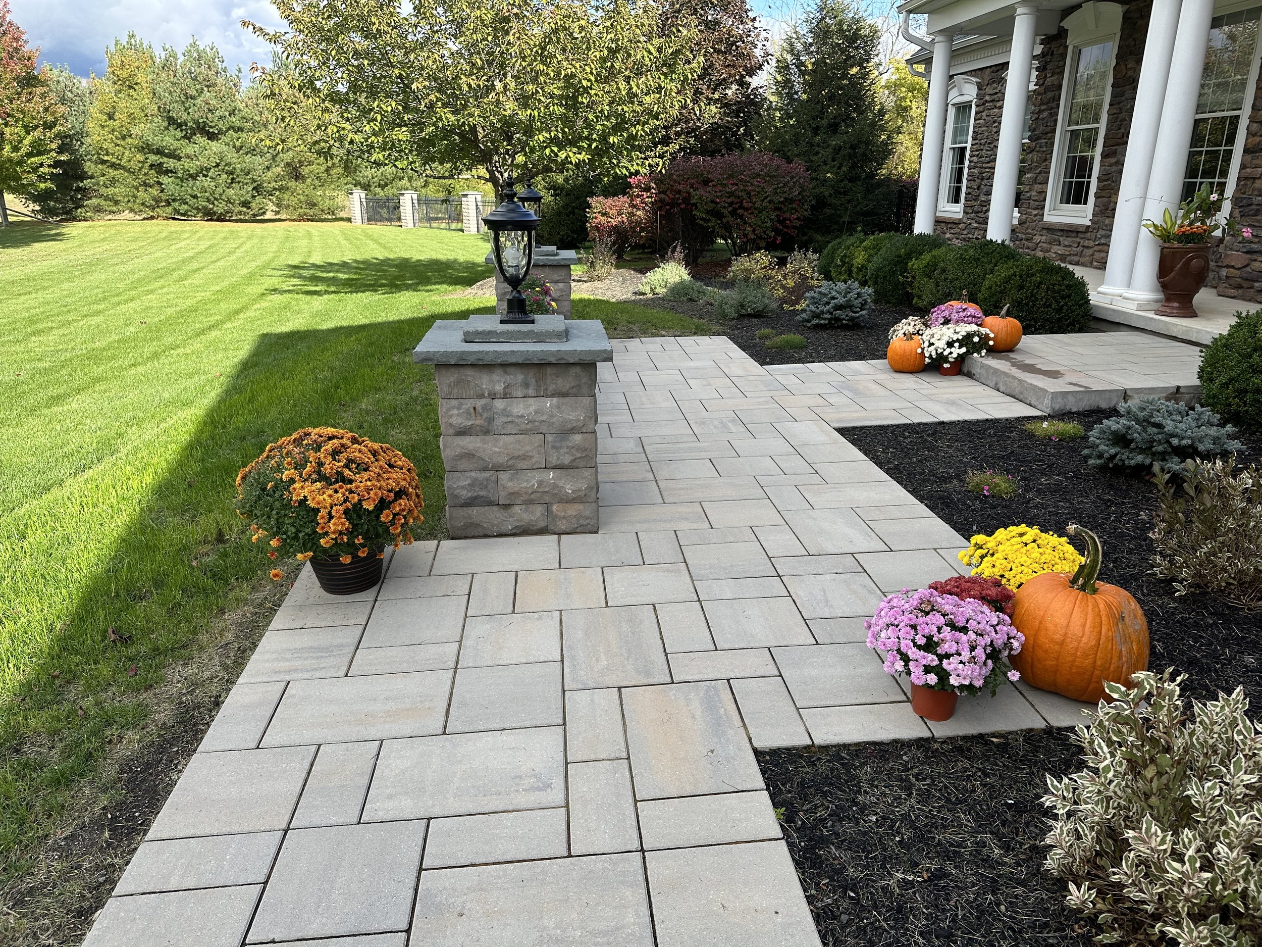 Patios-Walkways-RENOVATION-CONCRETE PAVER-Front Yard-Bracket 3-4-11.jpg