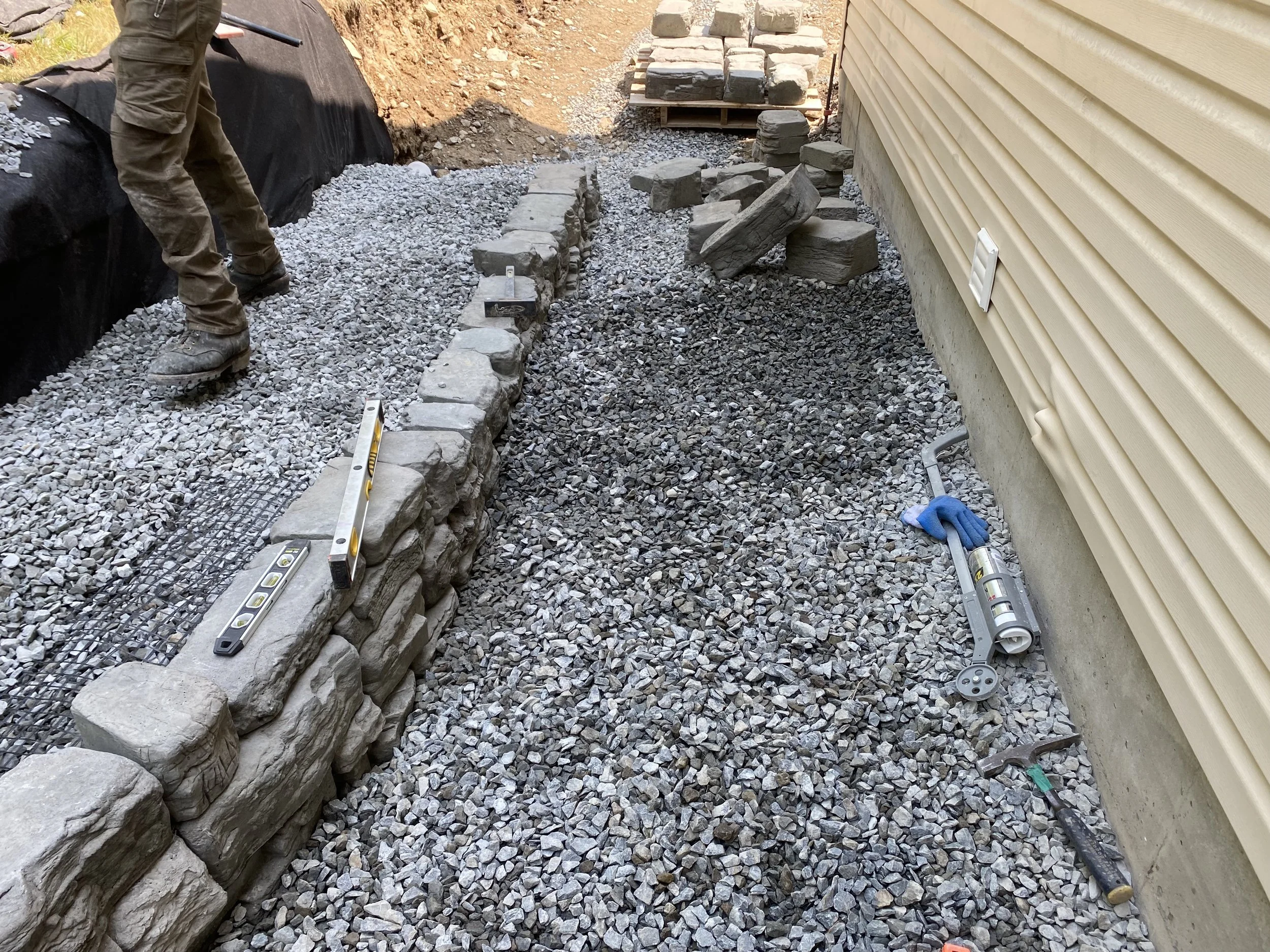 Cast Concrete Retaining Wall - NEW - Bracket 4 - 2-4.jpg