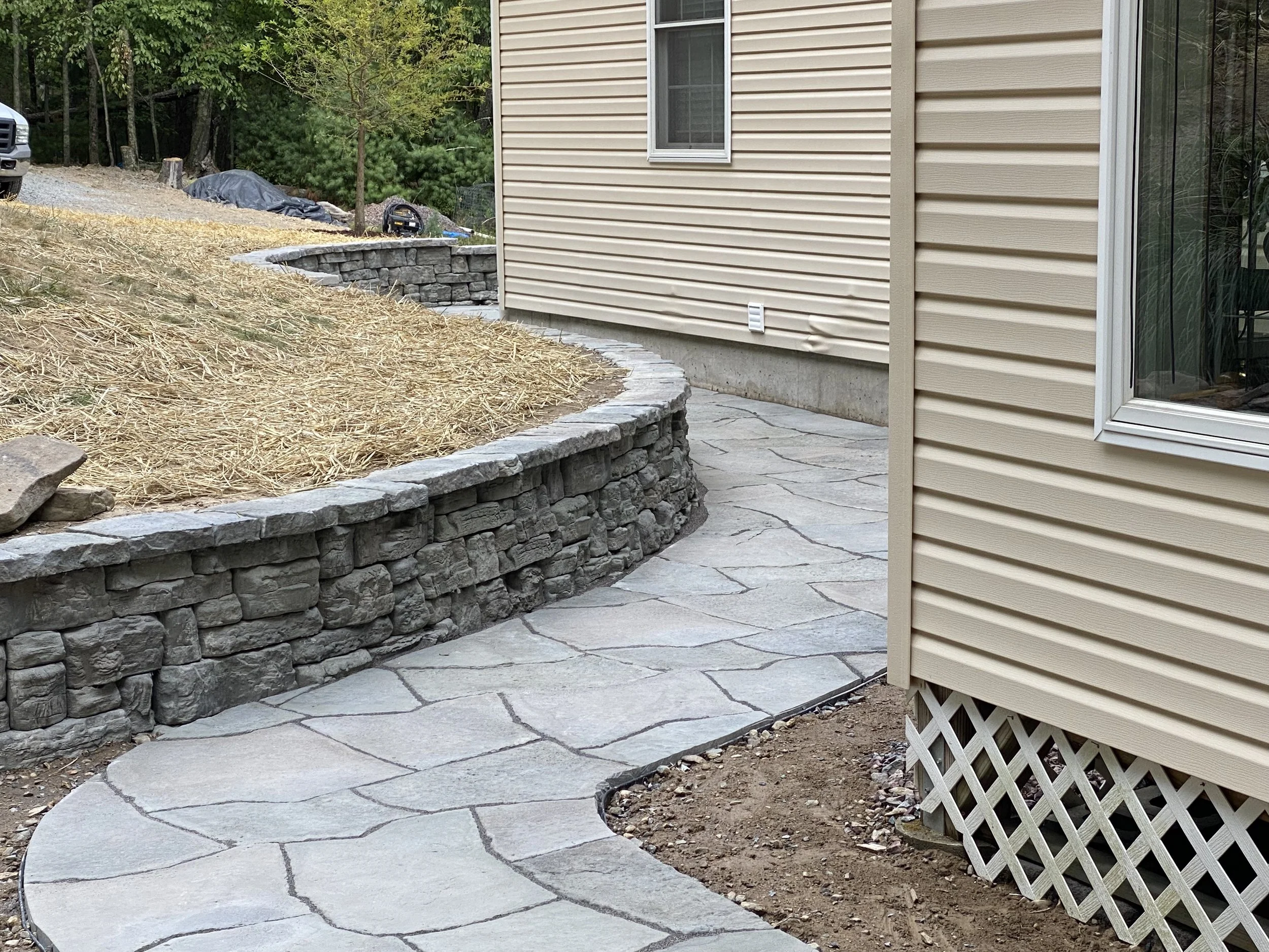 Cast Concrete Retaining Wall - NEW - Bracket 4 - 2-8.jpg