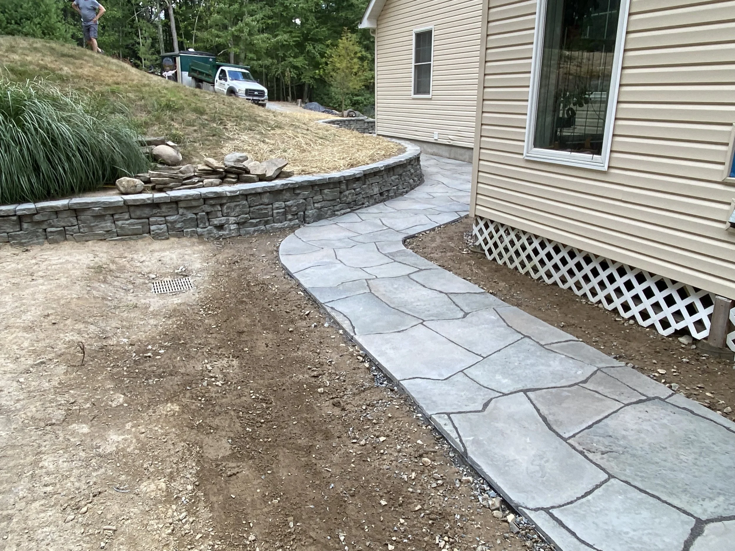 Patios-Walkways-RENOVATION-CONCRETE PAVER-Backyard-Bracket 3-2-10.jpg