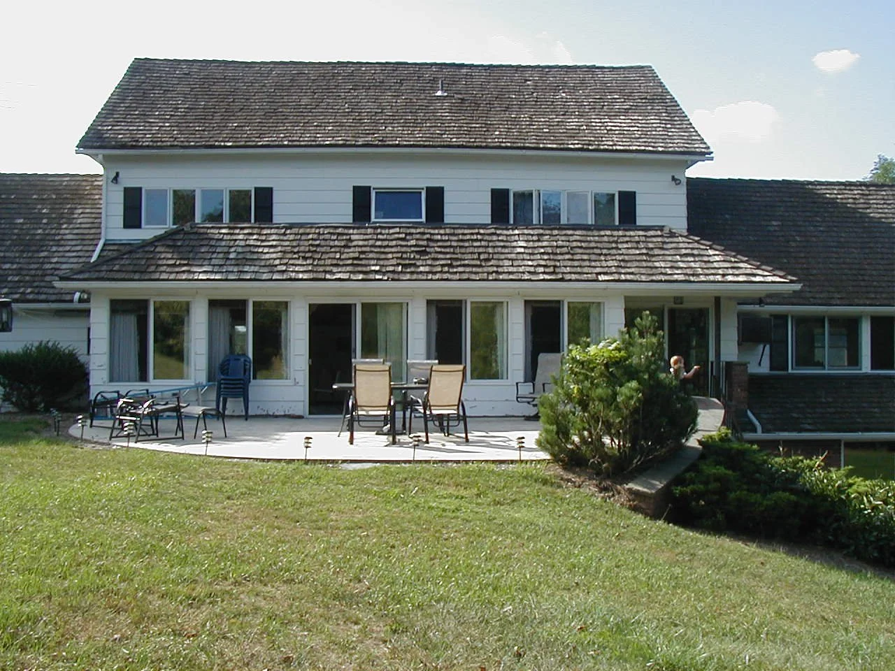 Patios-Walkways-RENOVATION-CONCRETE PAVER-Backyard-Bracket 4-3-4.JPG