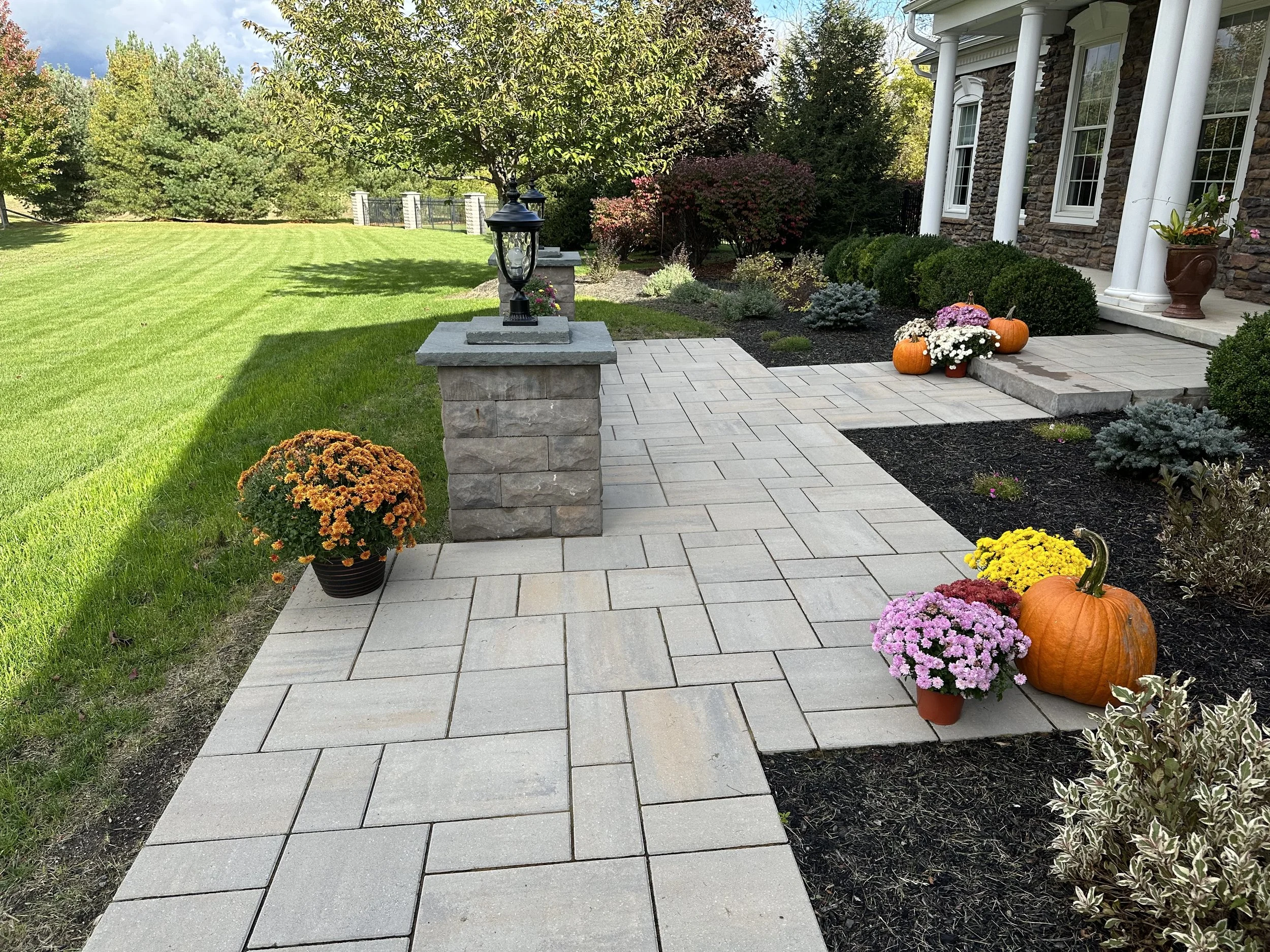 Patios-Walkways-RENOVATION-CONCRETE PAVER-Front Yard-Bracket 3-4-11.jpg