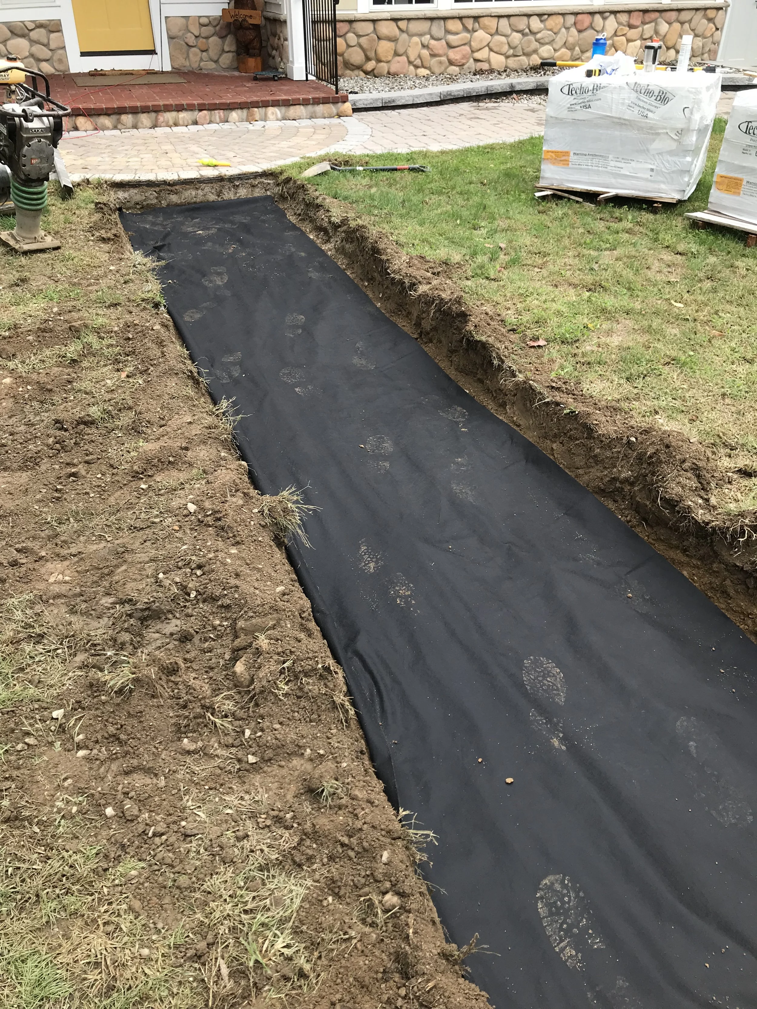 Patios-Walkways-RENOVATION-CONCRETE PAVER-Front Yard-Bracket 3-8-3.jpg