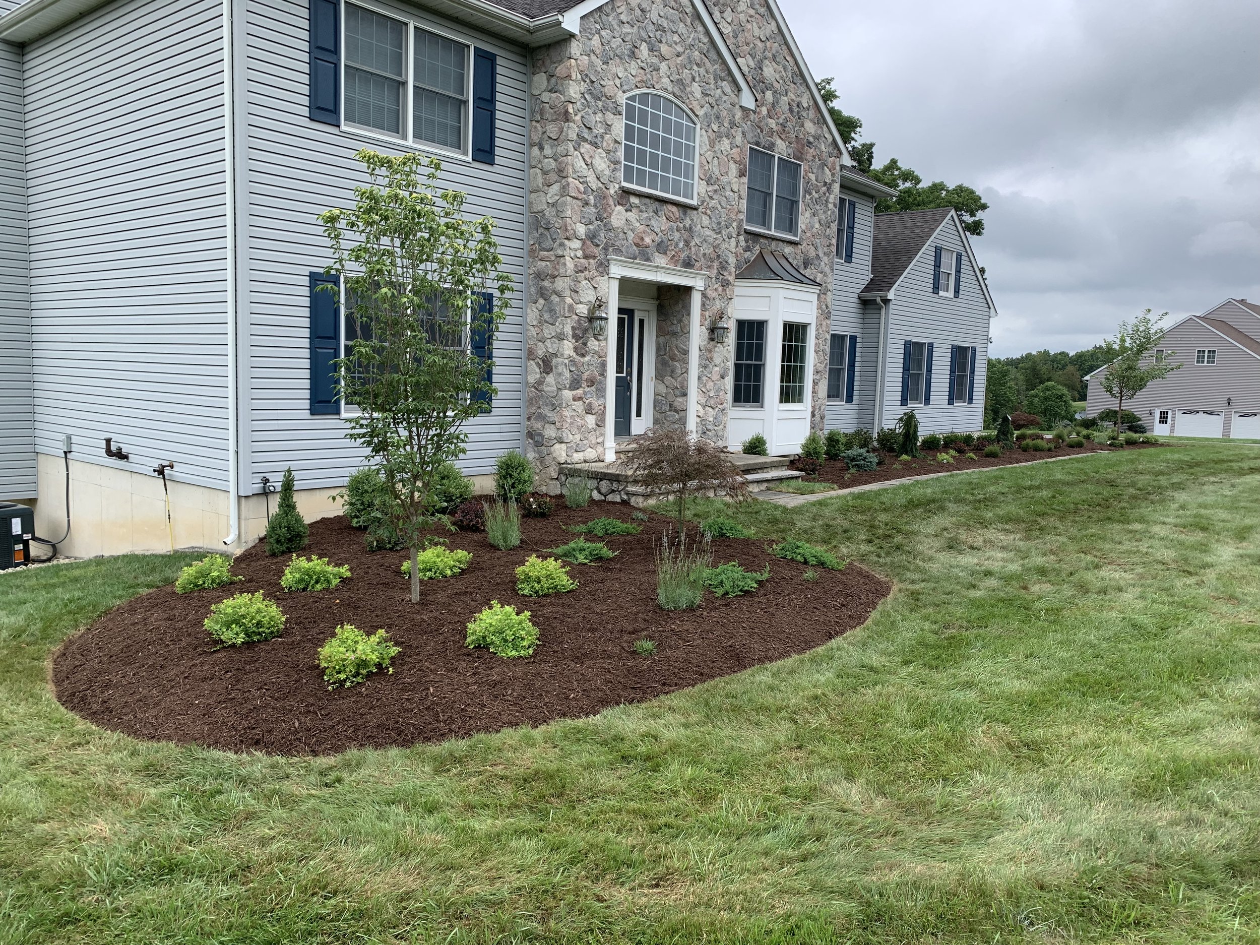 front yard bracket 33-7NPFYB3.jpg