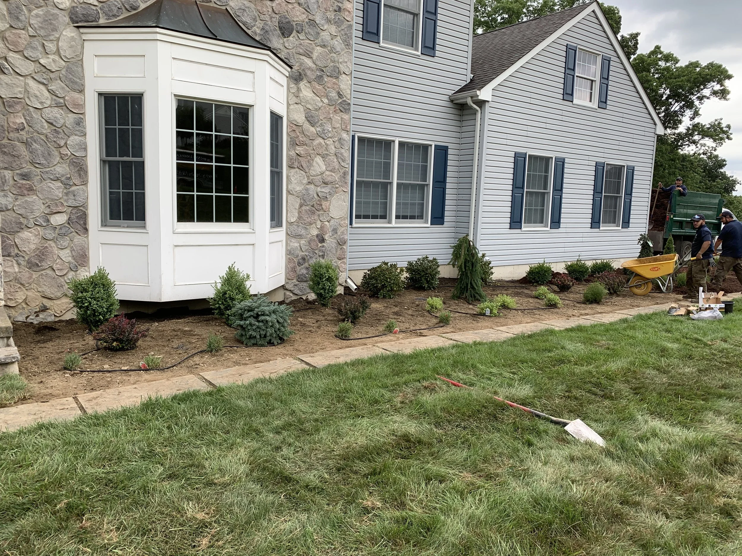 front yard bracket 33-2NPFYB3.jpg