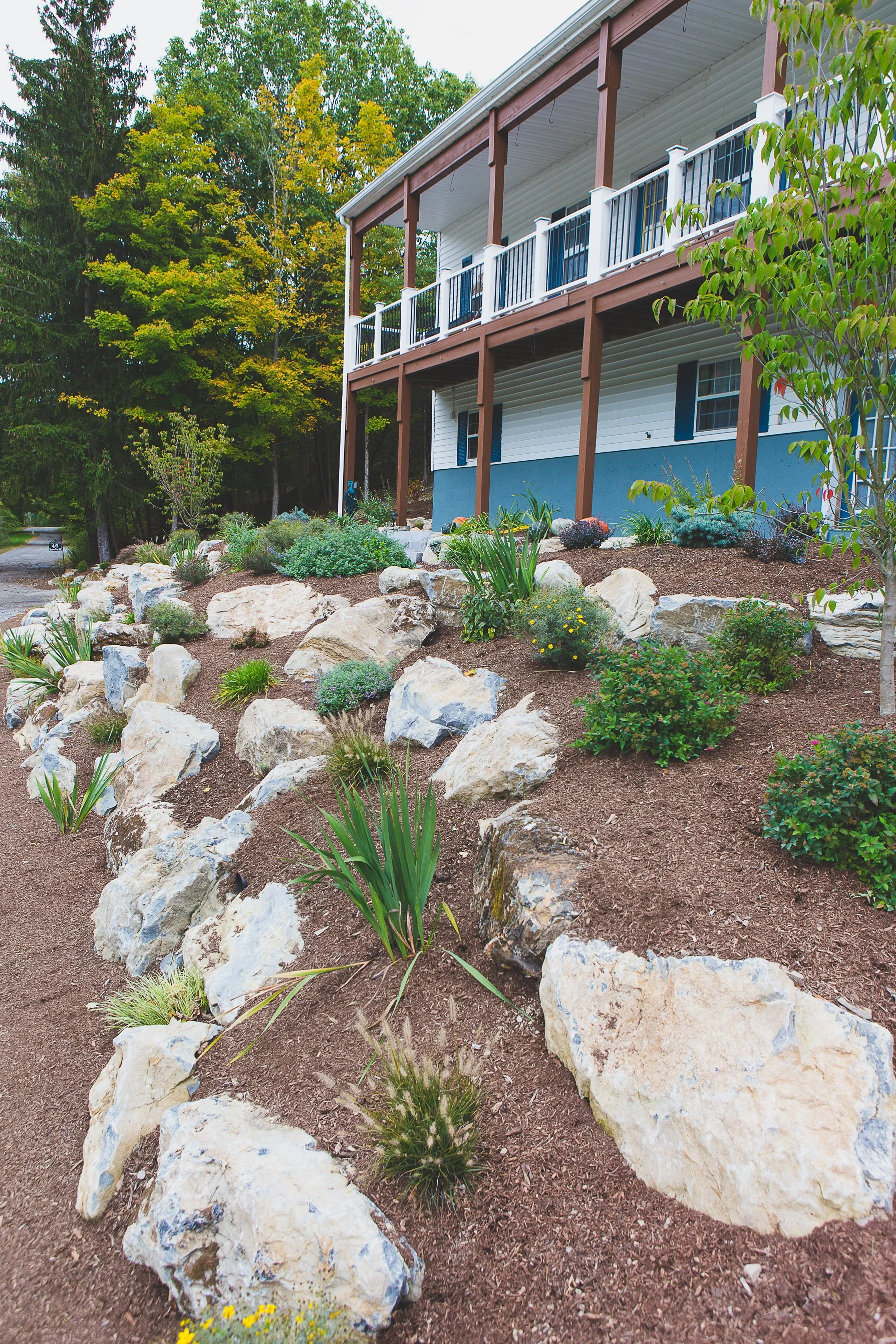 front yard bracket 32-8NPFYB3.JPG