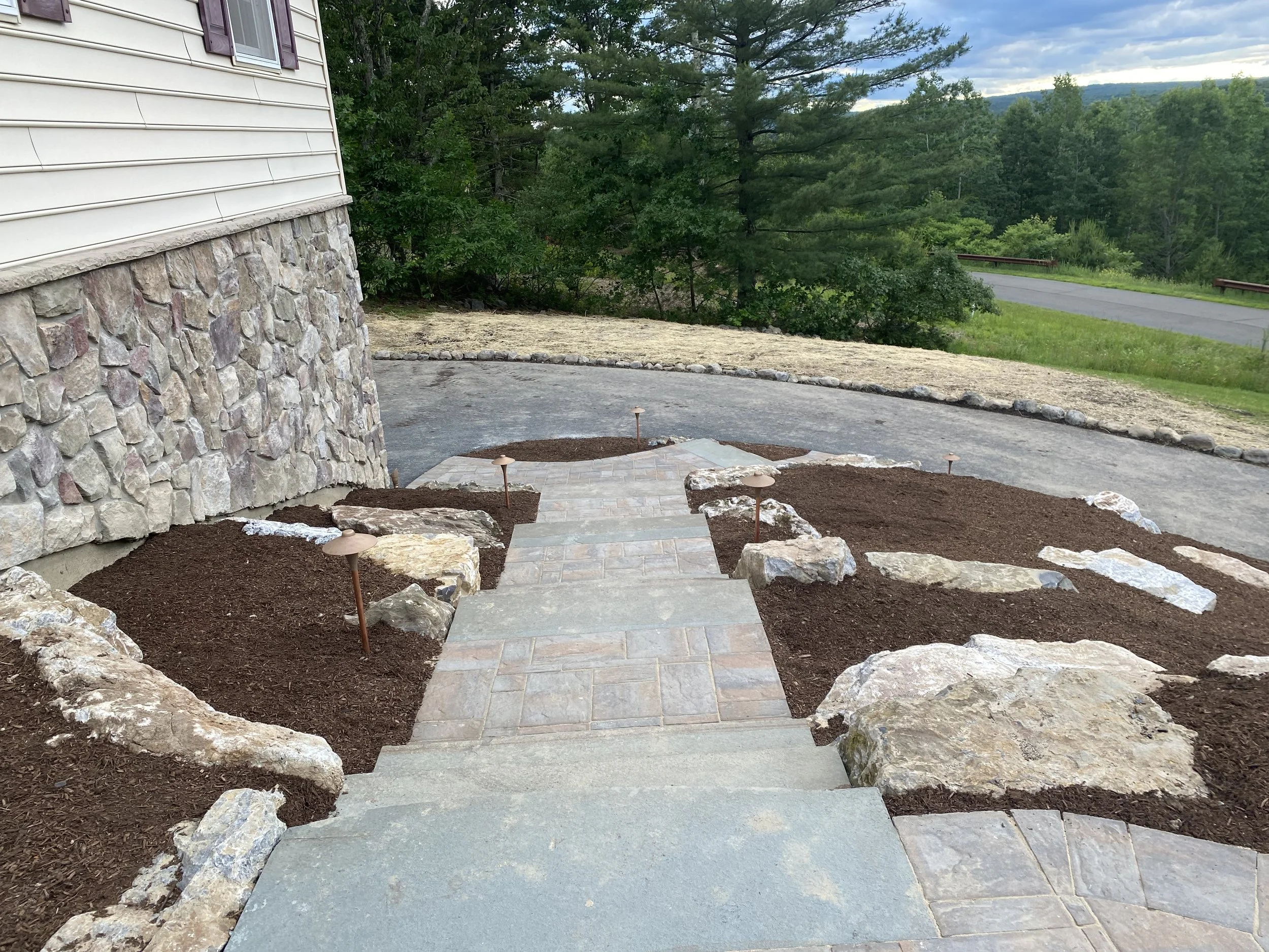 front yard bracket 31-7NPFYB3.jpg