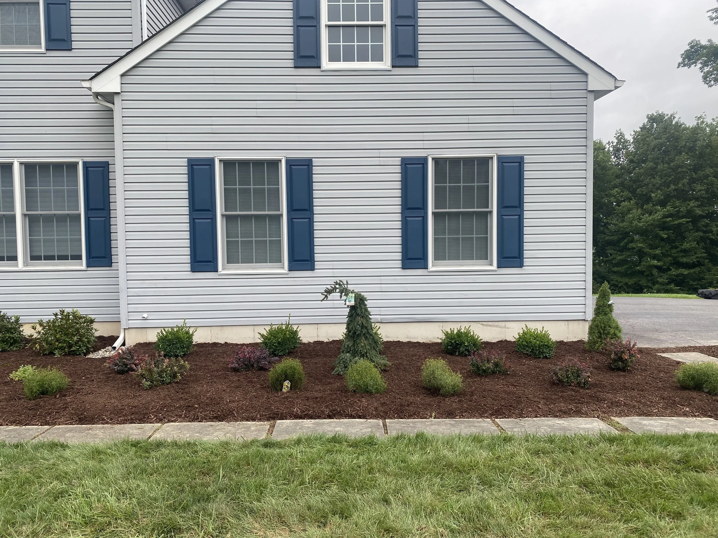 front yard bracket 33-8NPFYB3.jpg