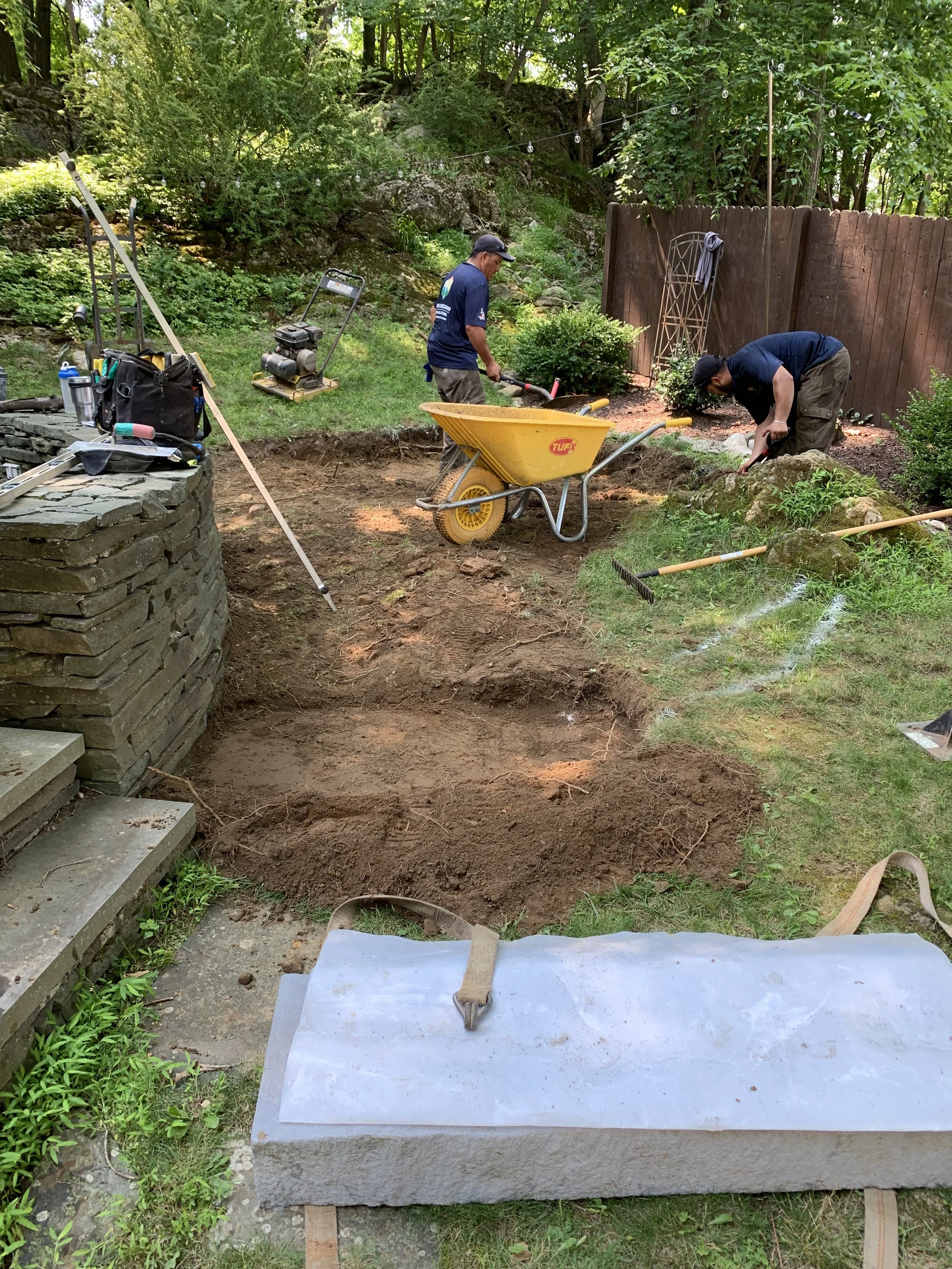 Patios-Walkways-NEW-CONCRETE PAVER-Backyard-Bracket 2-1-1NPWCPBYB2.jpg