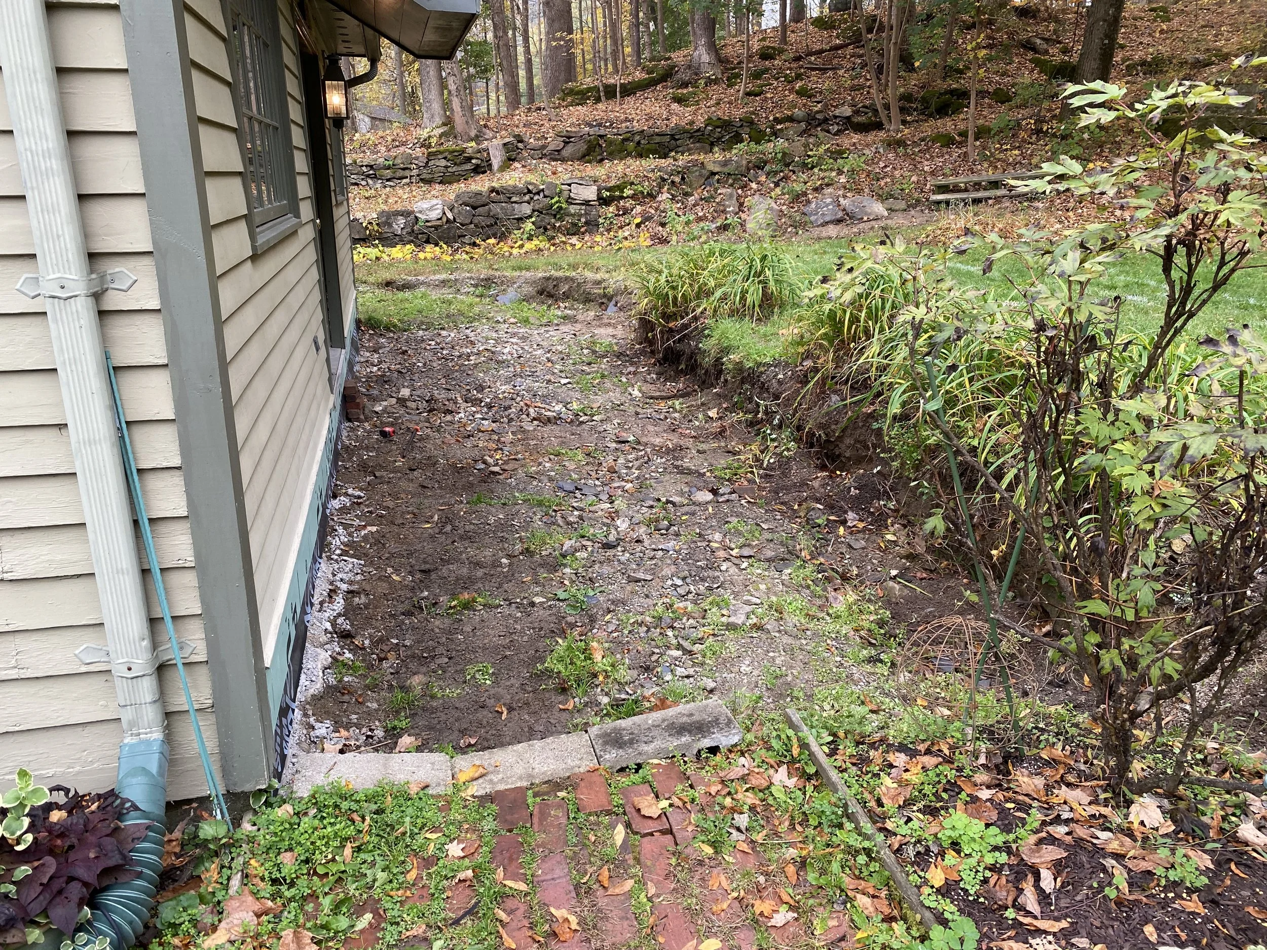 Patios-Walkways-NEW-CONCRETE PAVER-Backyard-Bracket 3-1-2NPWCPBYB3.jpg