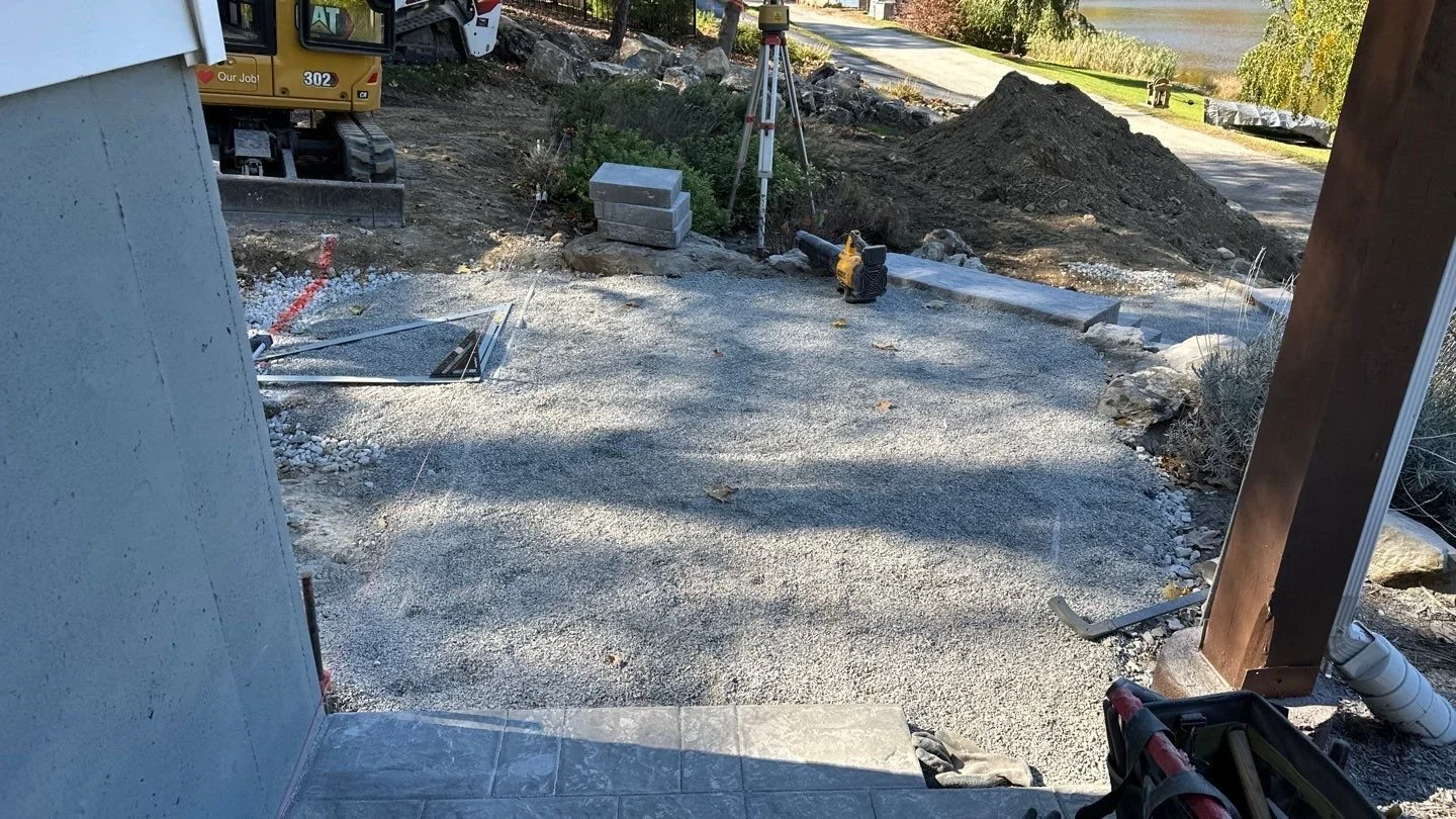 Patios-Walkways-NEW-CONCRETE PAVER-Backyard-Bracket 3-3-12NPWCPBYB3.jpg