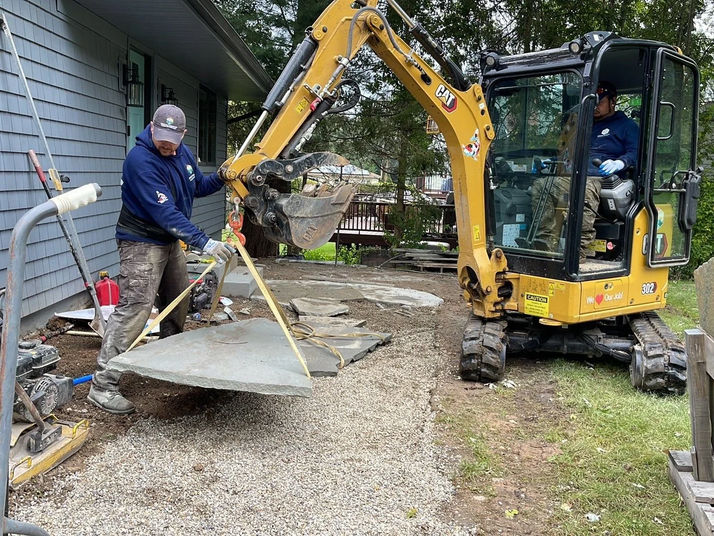 Patios-Walkways-NEW-NATURAL STONE-Front Yard-Bracket 2-1-5NPWNSFYB2.jpg