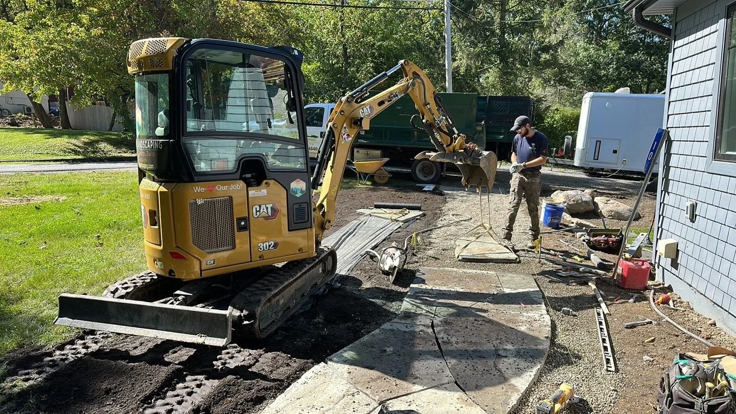 Patios-Walkways-NEW-NATURAL STONE-Front Yard-Bracket 2-1-7NPWNSFYB2.jpg