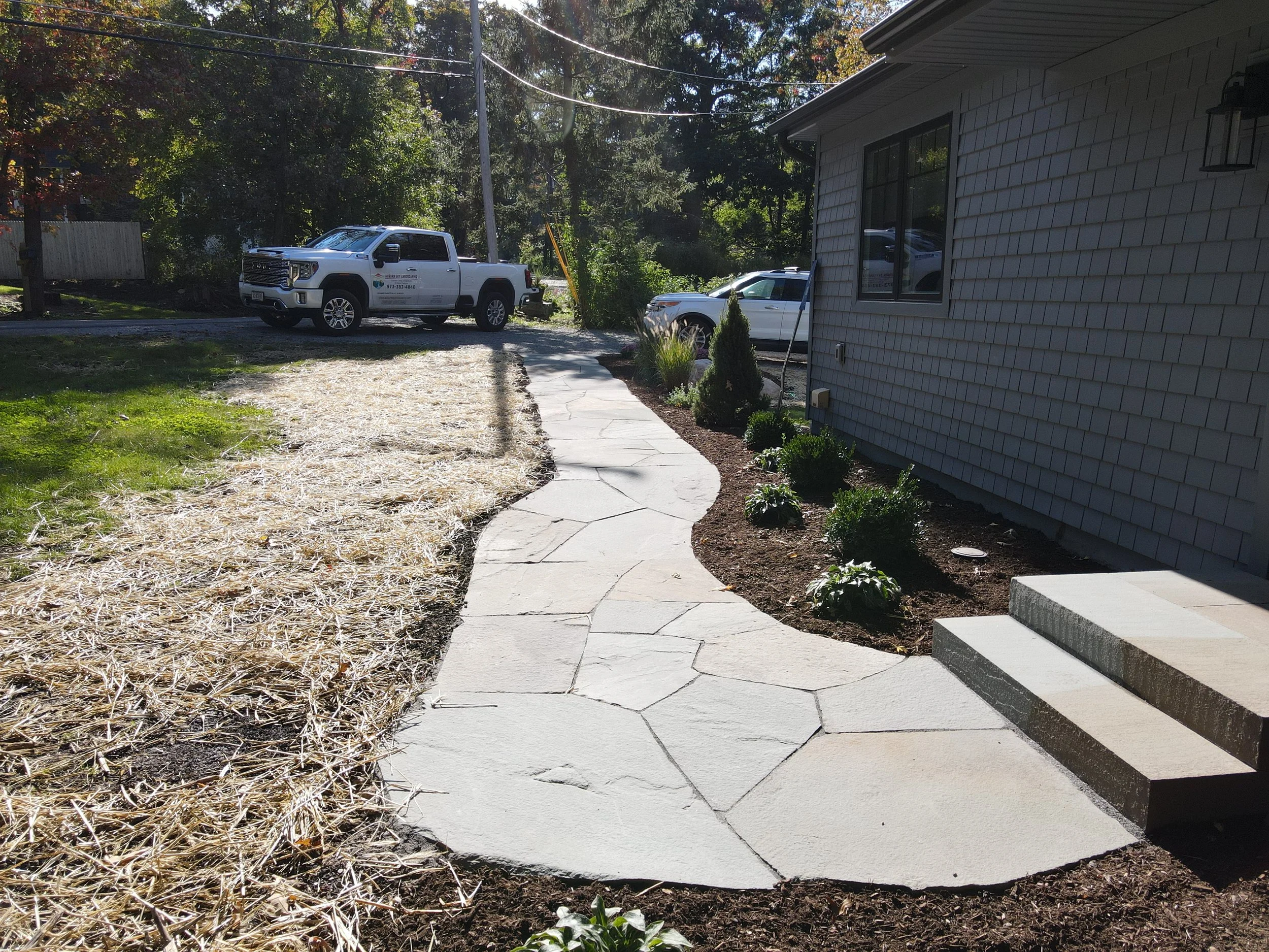 Patios-Walkways-NEW-NATURAL STONE-Front Yard-Bracket 2-1-10NPWNSFYB2.jpg
