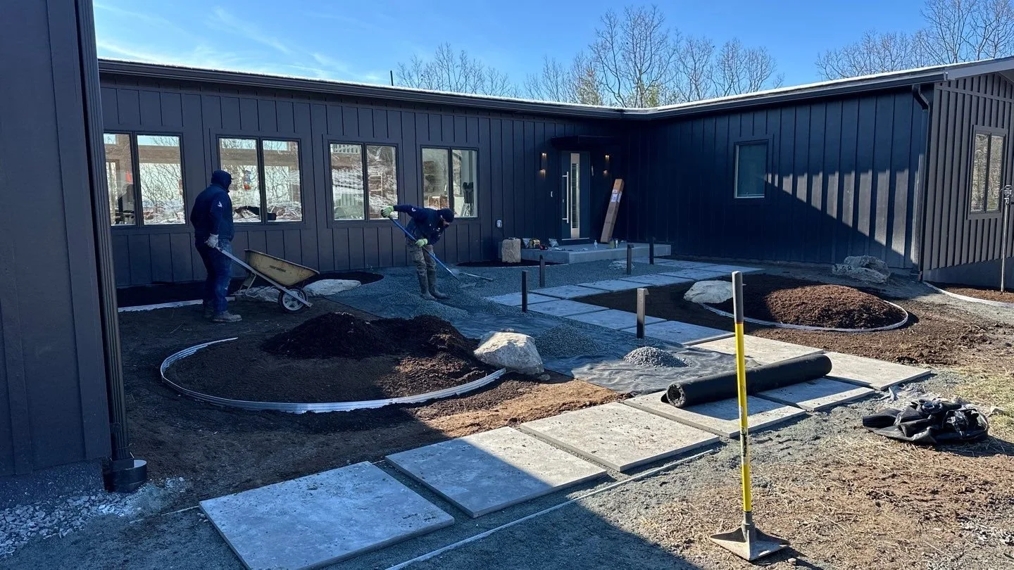 Patios-Walkways-NEW-NATURAL STONE-Front Yard-Bracket 3-1-4NPWNSFYB3.jpg