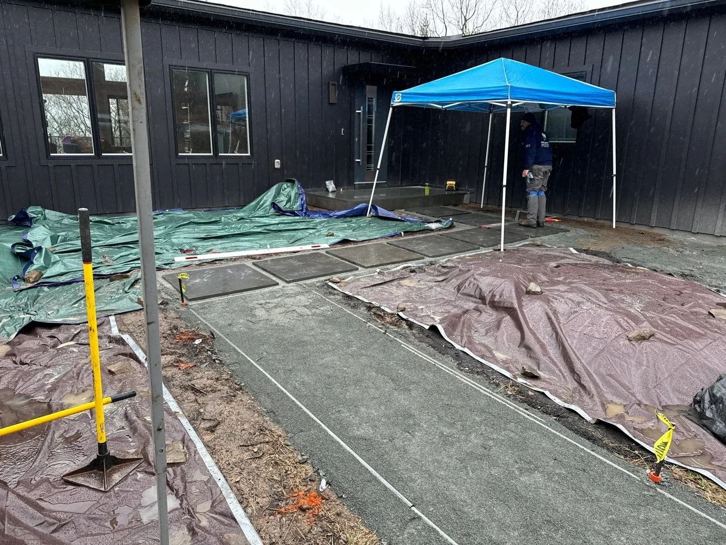 Patios-Walkways-NEW-NATURAL STONE-Front Yard-Bracket 3-1-5NPWNSFYB3.jpg