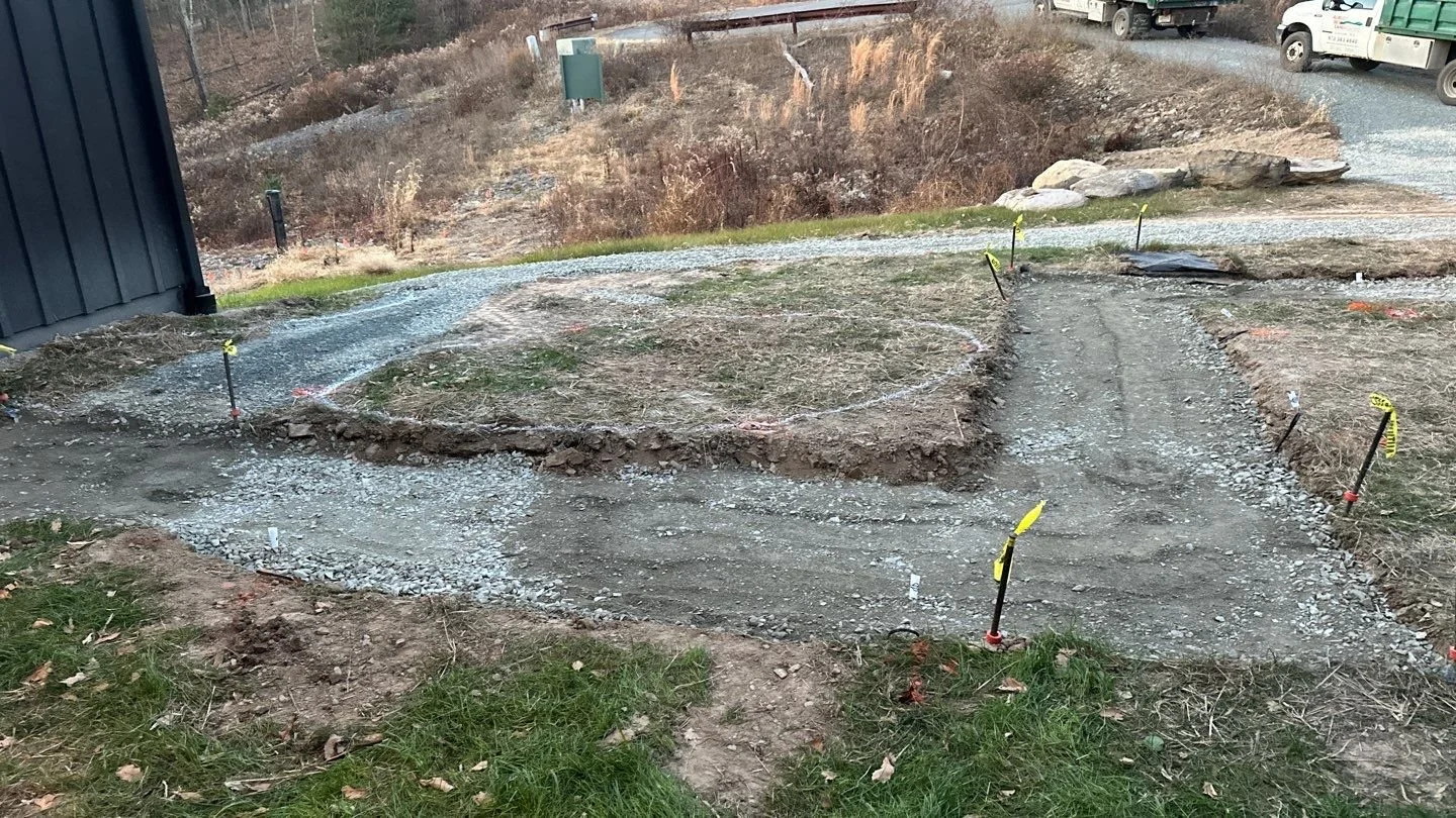 Patios-Walkways-NEW-NATURAL STONE-Front Yard-Bracket 3-1-9NPWNSFYB3.jpg