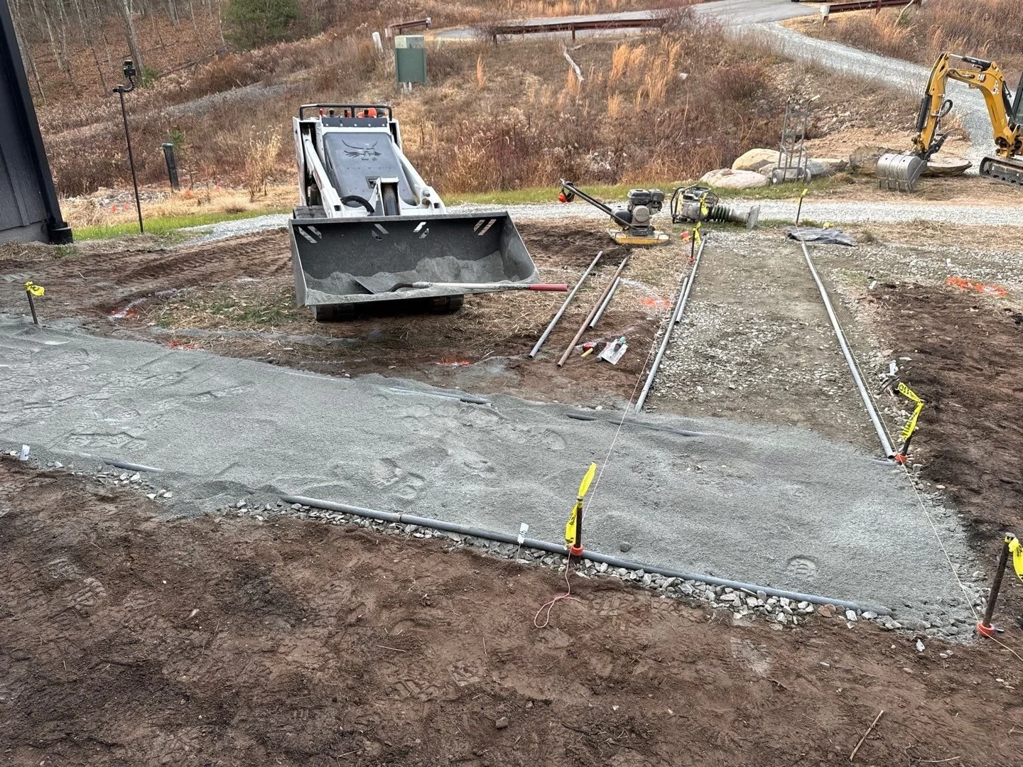 Patios-Walkways-NEW-NATURAL STONE-Front Yard-Bracket 3-1-10NPWNSFYB3.jpg