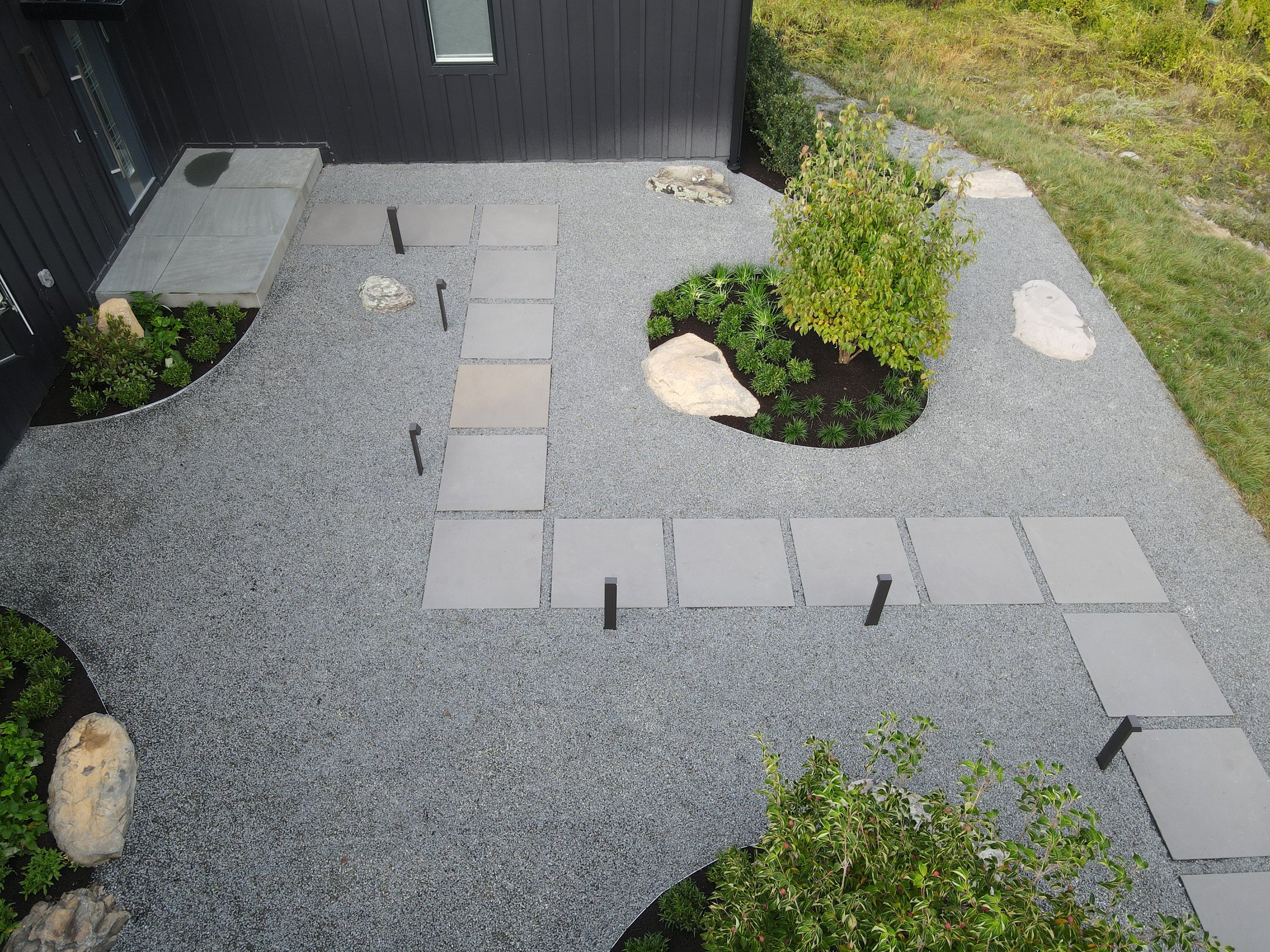 Patios-Walkways-NEW-NATURAL STONE-Front Yard-Bracket 3-1-13NPWNSFYB3.jpg