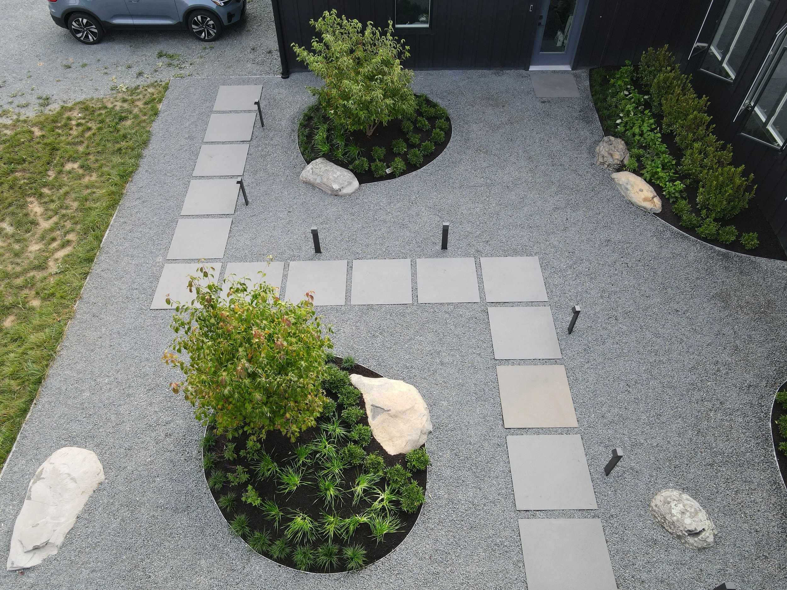 Patios-Walkways-NEW-NATURAL STONE-Front Yard-Bracket 3-1-14NPWNSFYB3.jpg