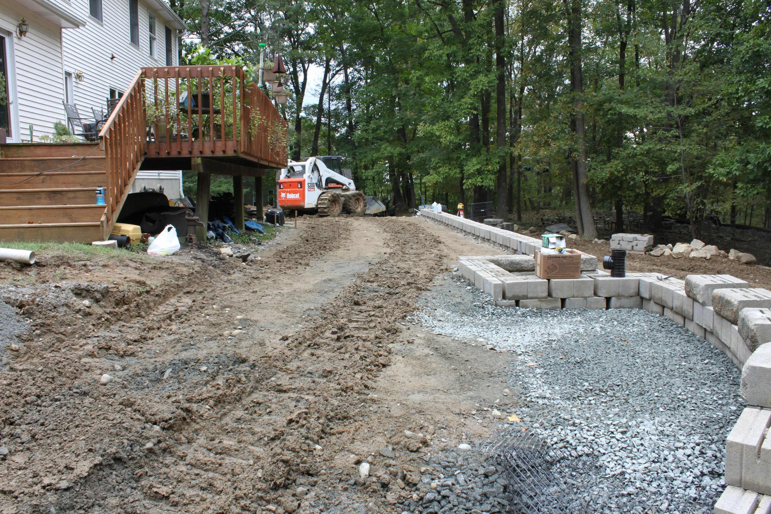 Patios-Walkways-RENOVATION-CONCRETE PAVER-Backyard-Bracket 3-5-4RPWCPBYB3.JPG